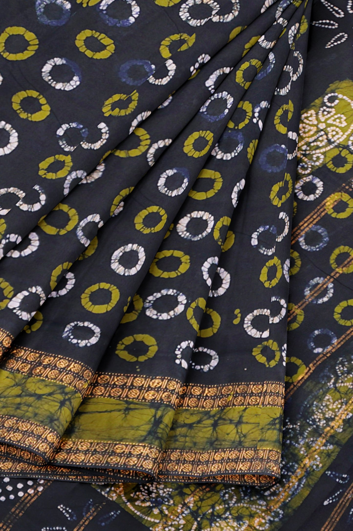 Black Pure Sungudi Cotton Cosmic Dots Double Pet Border Star Pallu Saree