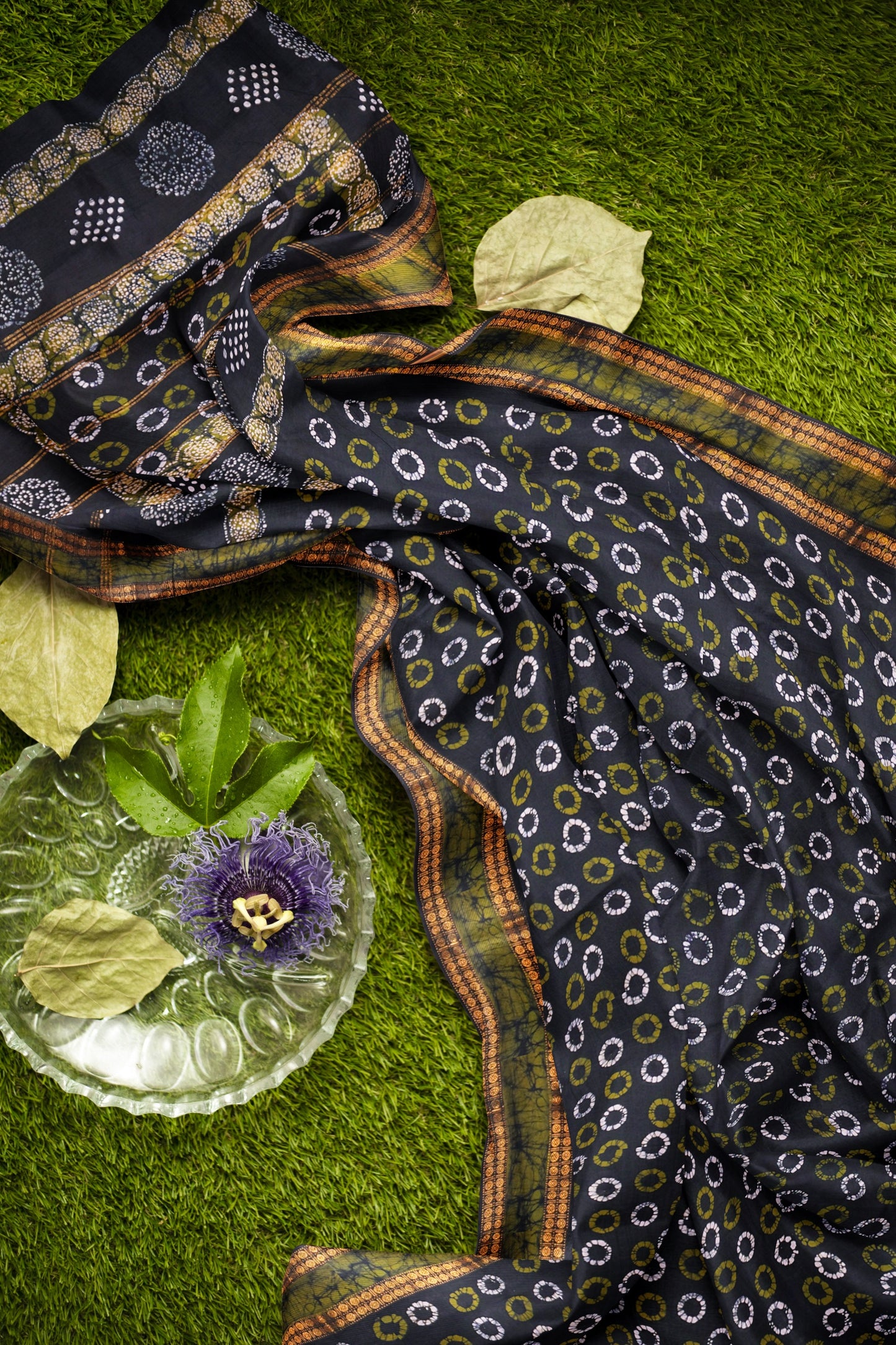 Black Pure Sungudi Cotton Cosmic Dots Double Pet Border Saree