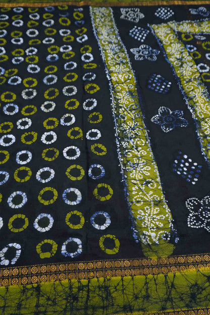 Black Pure Sungudi Cotton Cosmic Dots Double Pet Border Rangoli Pallu Saree