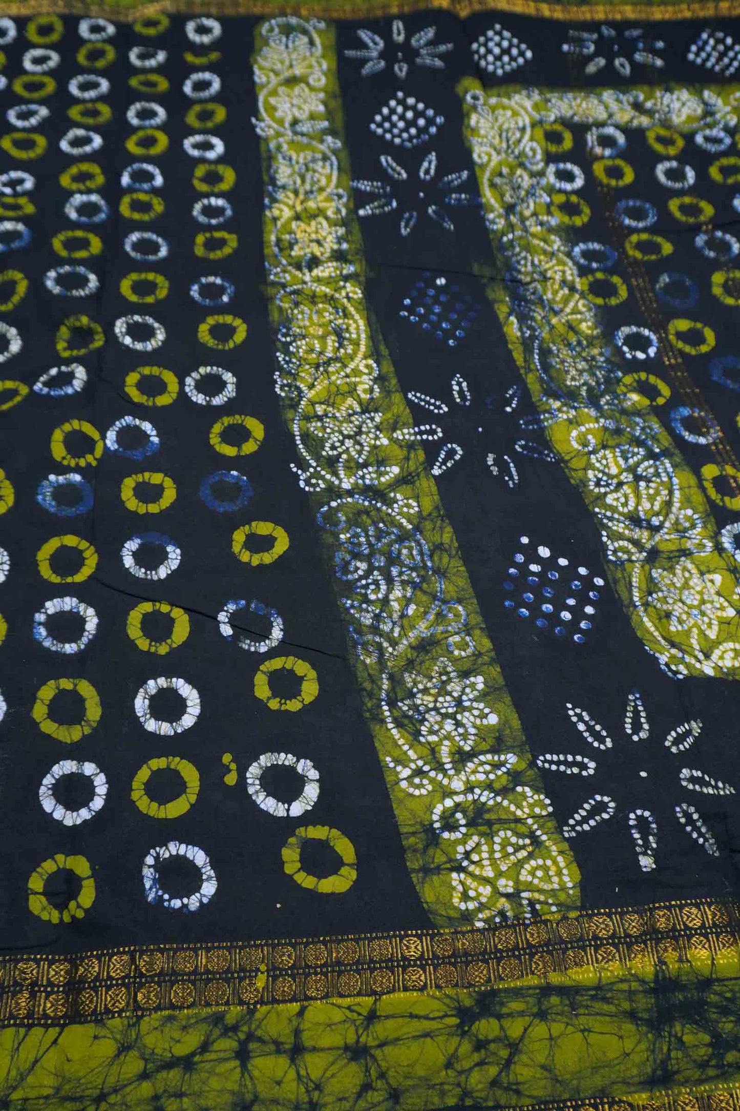 Black Pure Sungudi Cotton Cosmic Dots Double Pet Border Star Pallu Saree