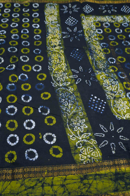 Black Pure Sungudi Cotton Cosmic Dots Double Pet Border Star Pallu Saree