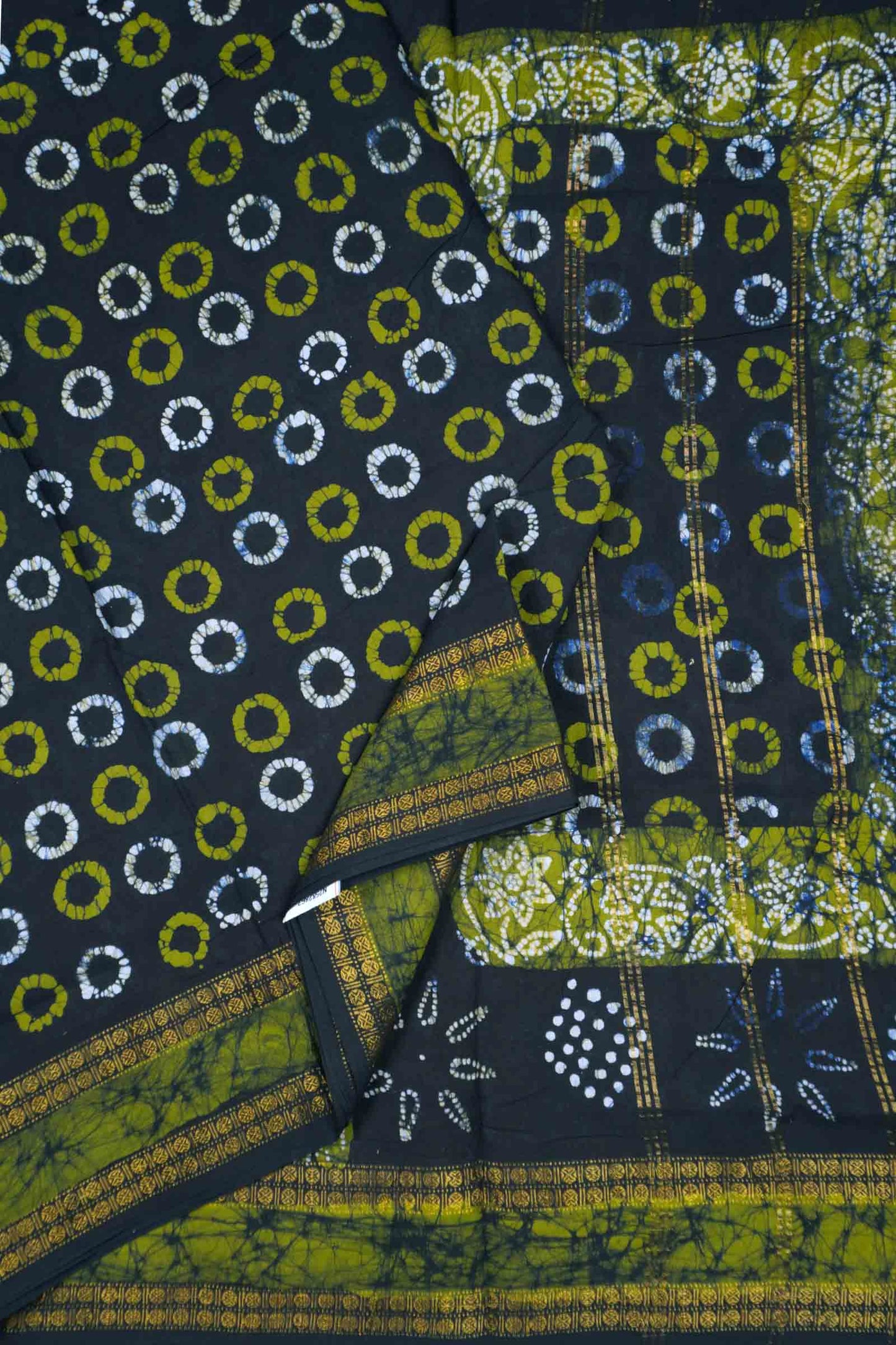 Black Pure Sungudi Cotton Cosmic Dots Double Pet Border Star Pallu Saree