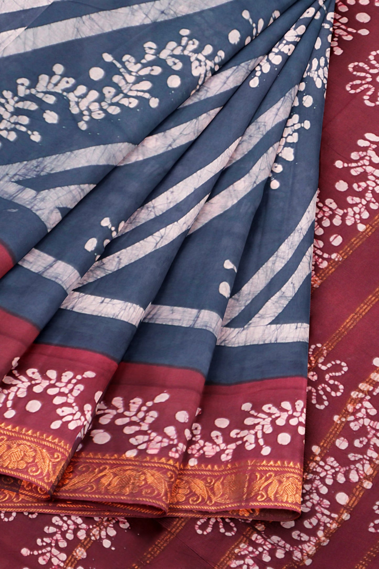 Grey Pure Sungudi Cotton Fancy Cross Floral Line Print Zari  Border Saree