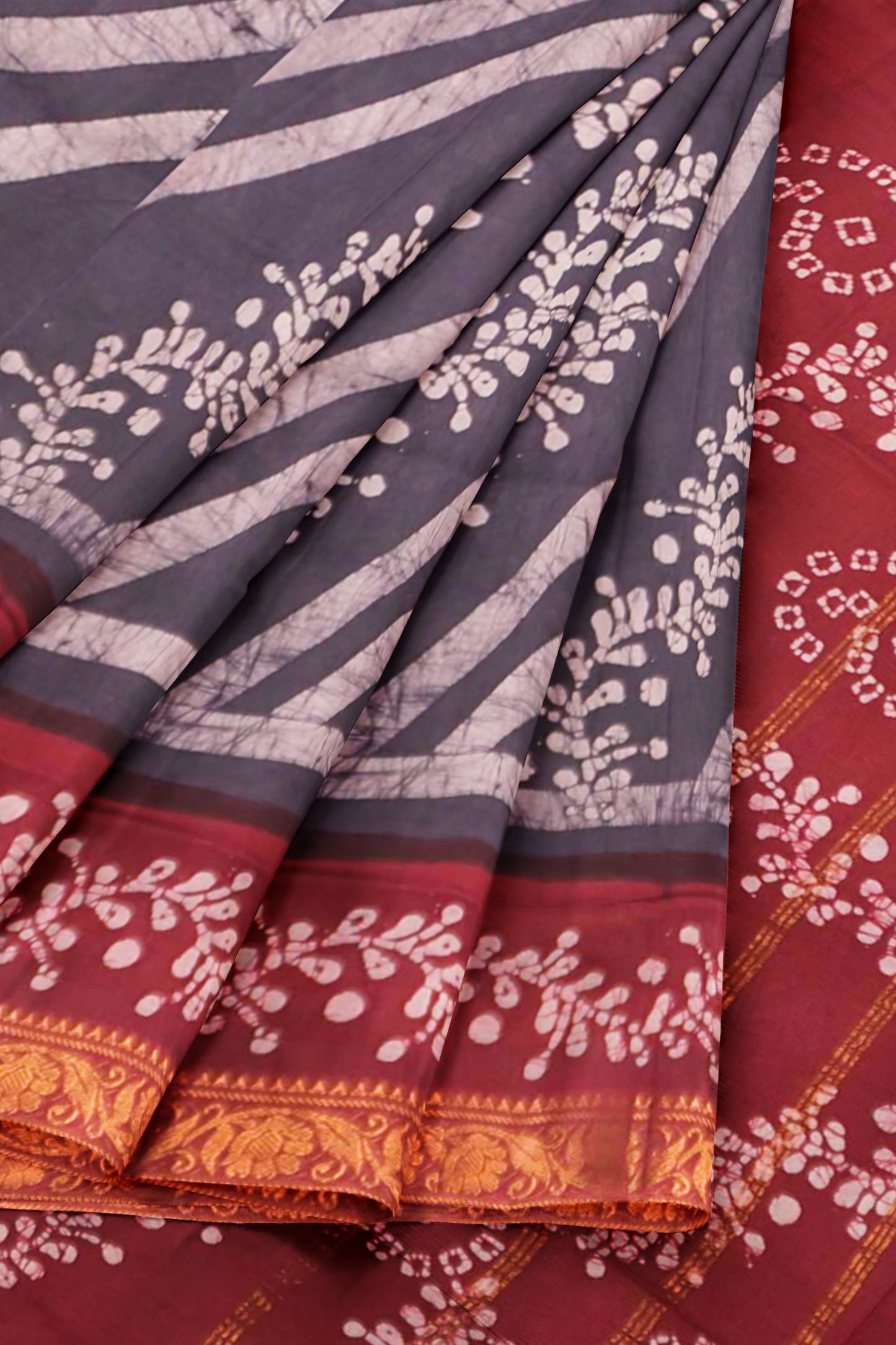 Grey Pure Sungudi Cotton Fancy Cross Floral Vines Print Zari  Border Saree