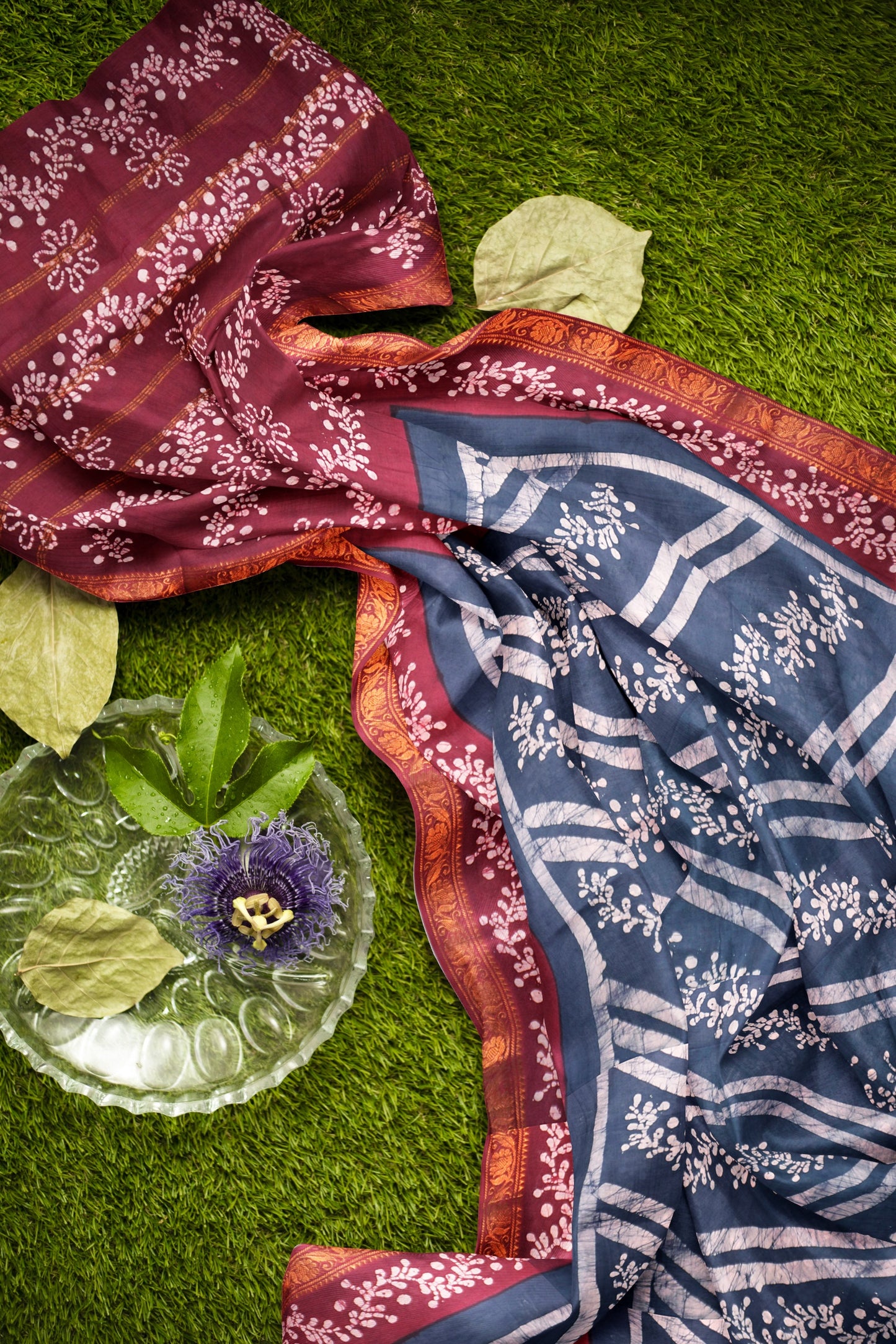 Grey Pure Sungudi Cotton Fancy Cross Floral Line Print Zari  Border Saree