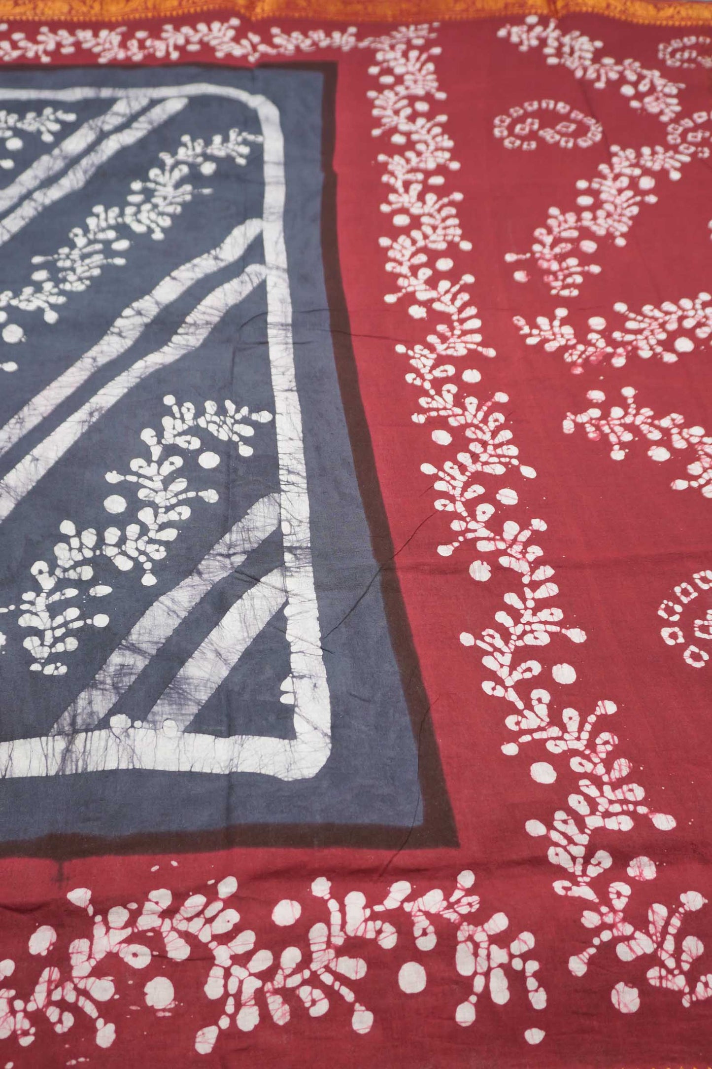 Grey Pure Sungudi Cotton Fancy Cross Floral Vines Print Zari  Border Saree