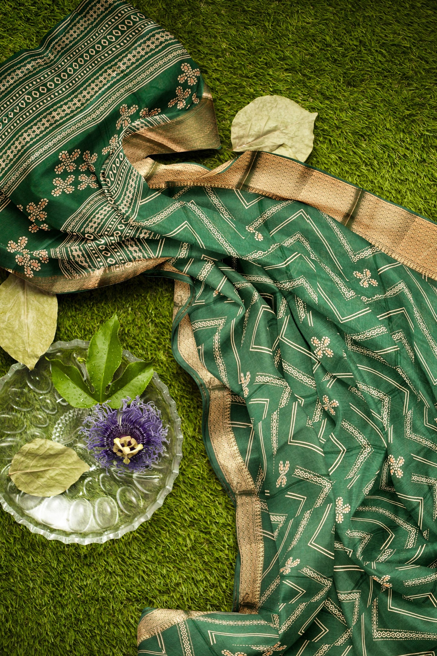 Green Semi Dola Fancy Stripes Print  Zari Border Saree
