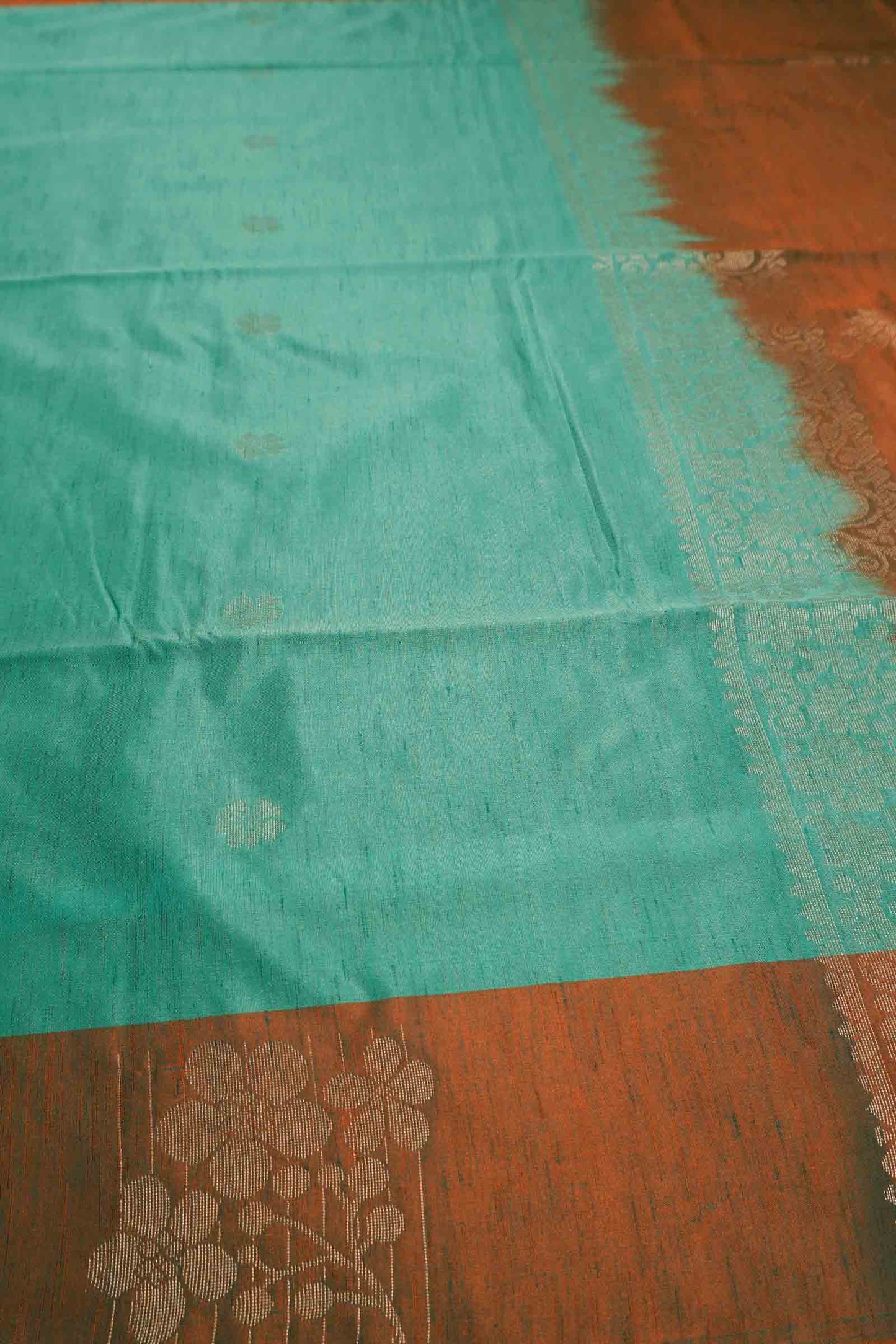 Peacock Green Mini Butta Zari Flowers Border Pallu Jute Semi Soft Silk Saree NAA247