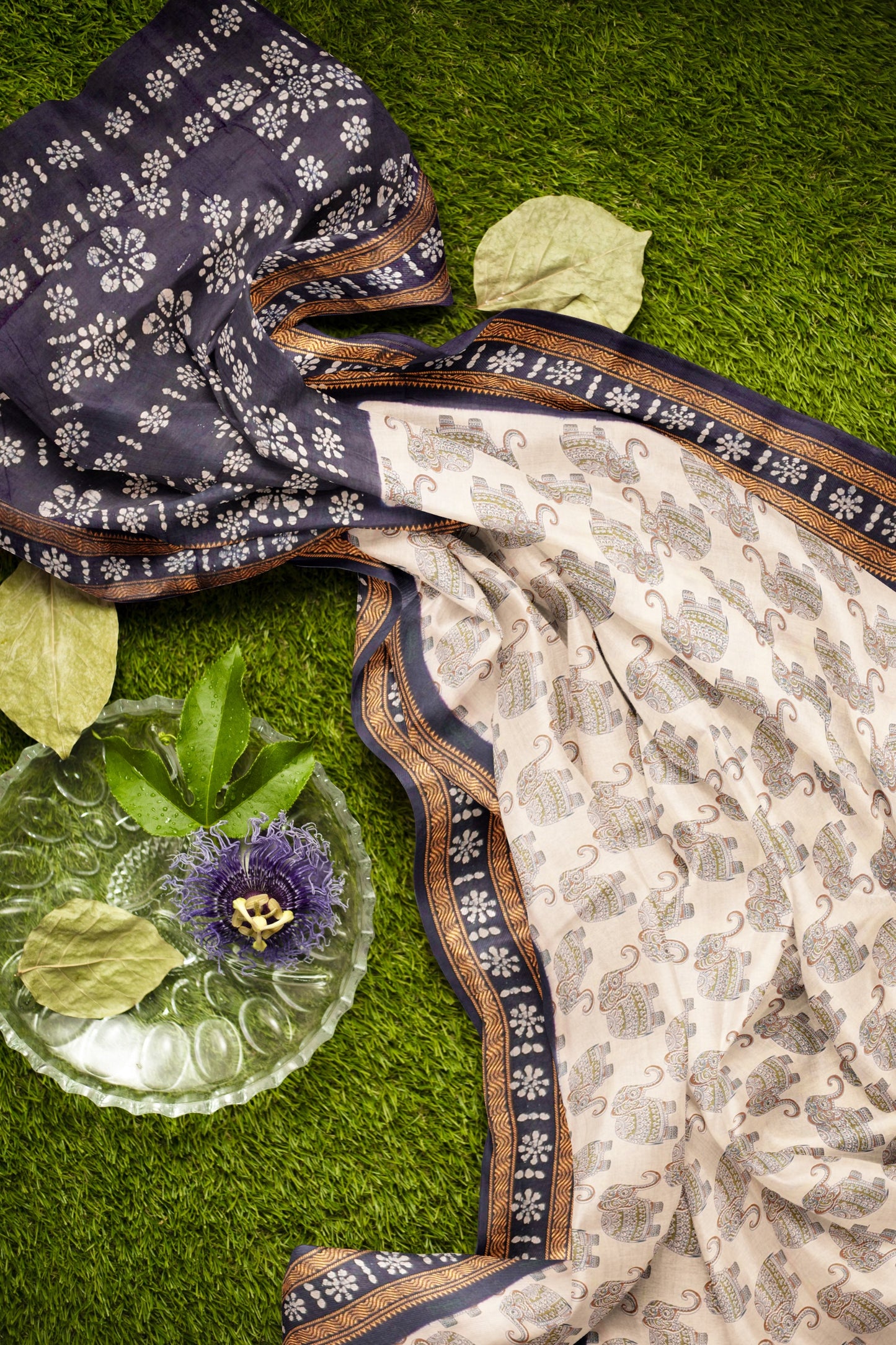 Off White Pure Sungudi Cotton Meena Elephant Prints Zari Border Saree NAA244