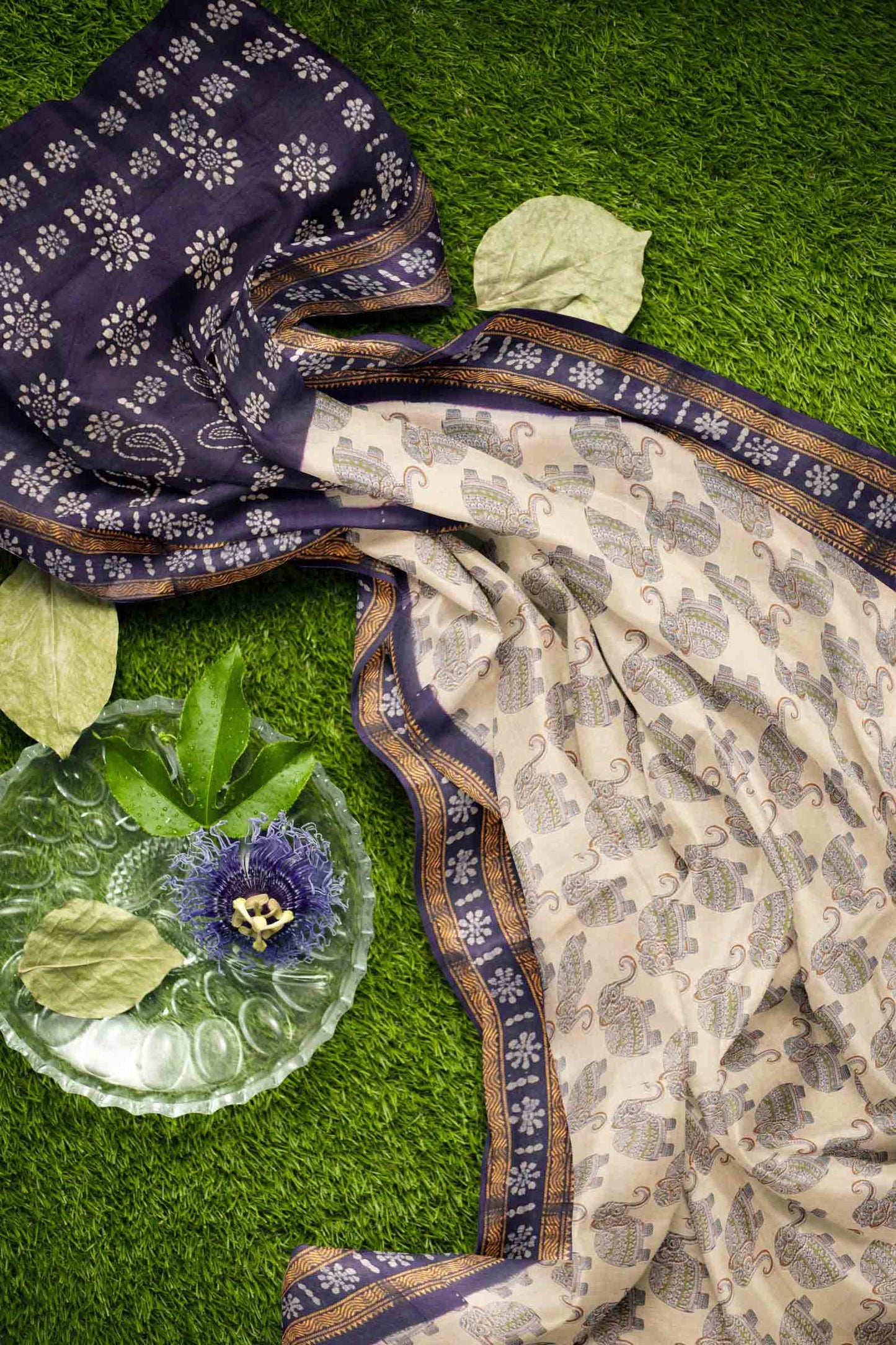 Off White Pure Sungudi Cotton Elephant Design Rettai Pet Border Saree NAA244