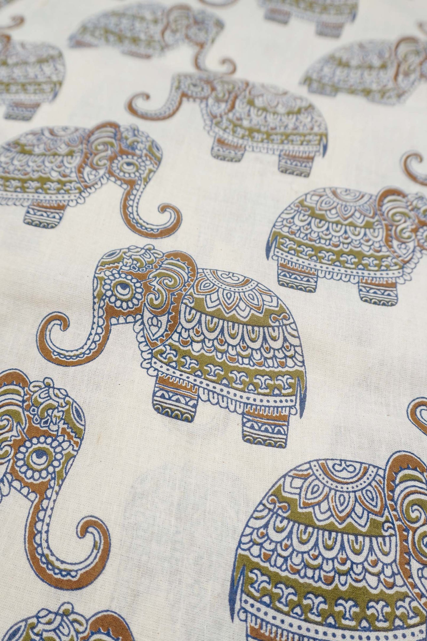 Off White Pure Sungudi Cotton Meena Elephant Prints Zari Border Saree NAA244