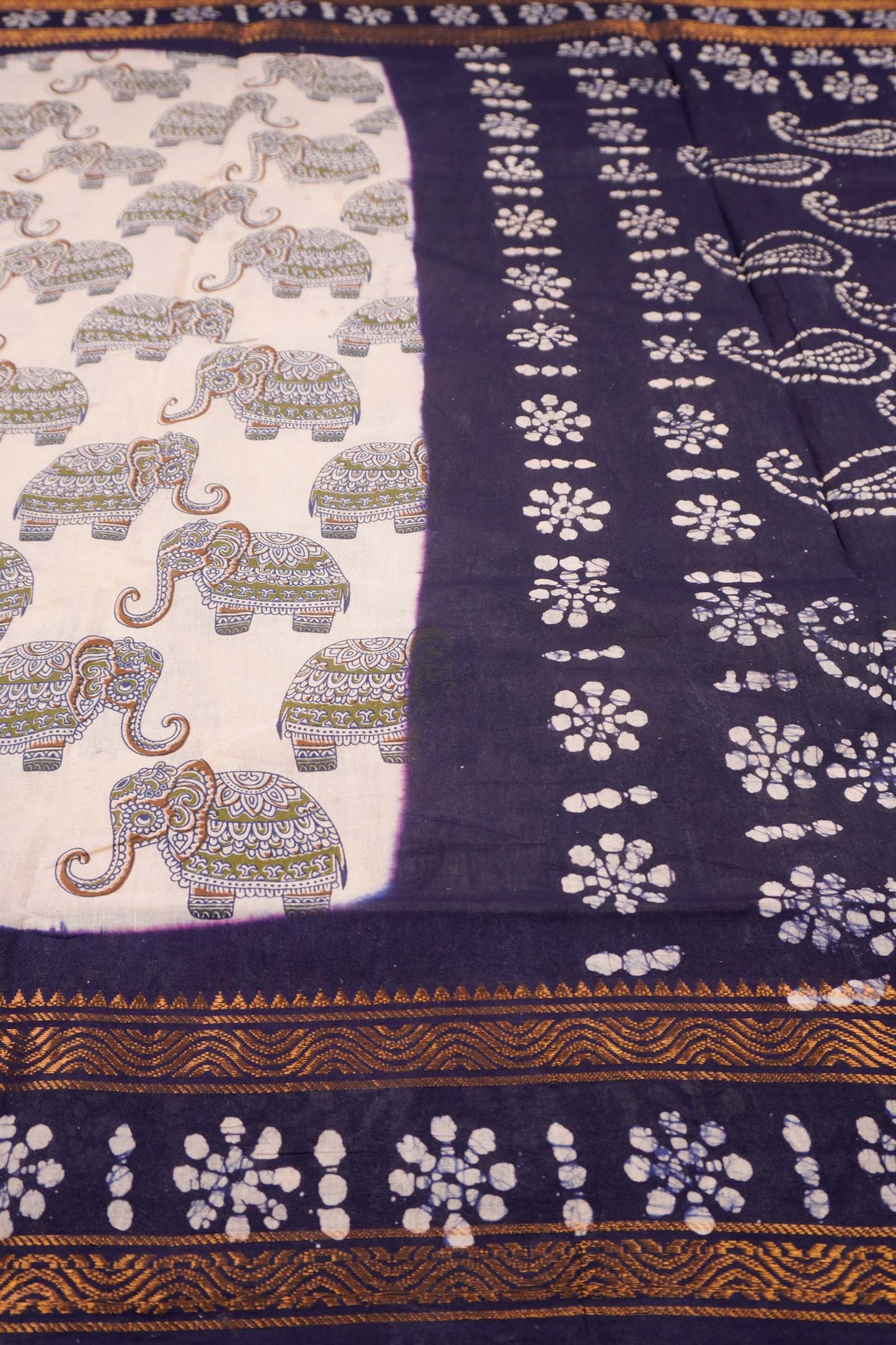 Off White Pure Sungudi Cotton Elephant Design Rettai Pet Border Saree NAA244