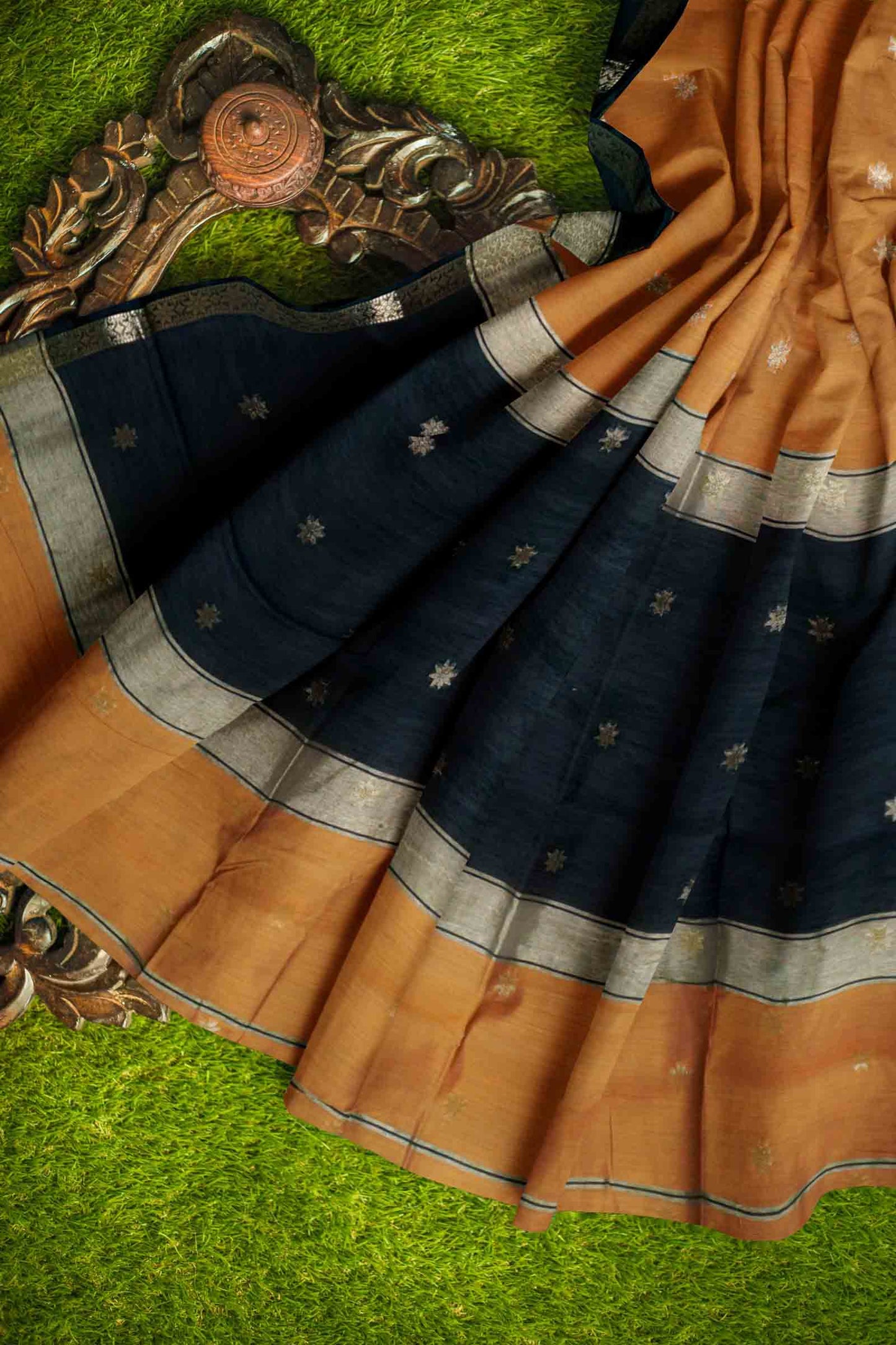 Dark Mustard Yellow Semi Maheswari Cotton Sampada Puspa Butta Black Contrast Pallu Saree