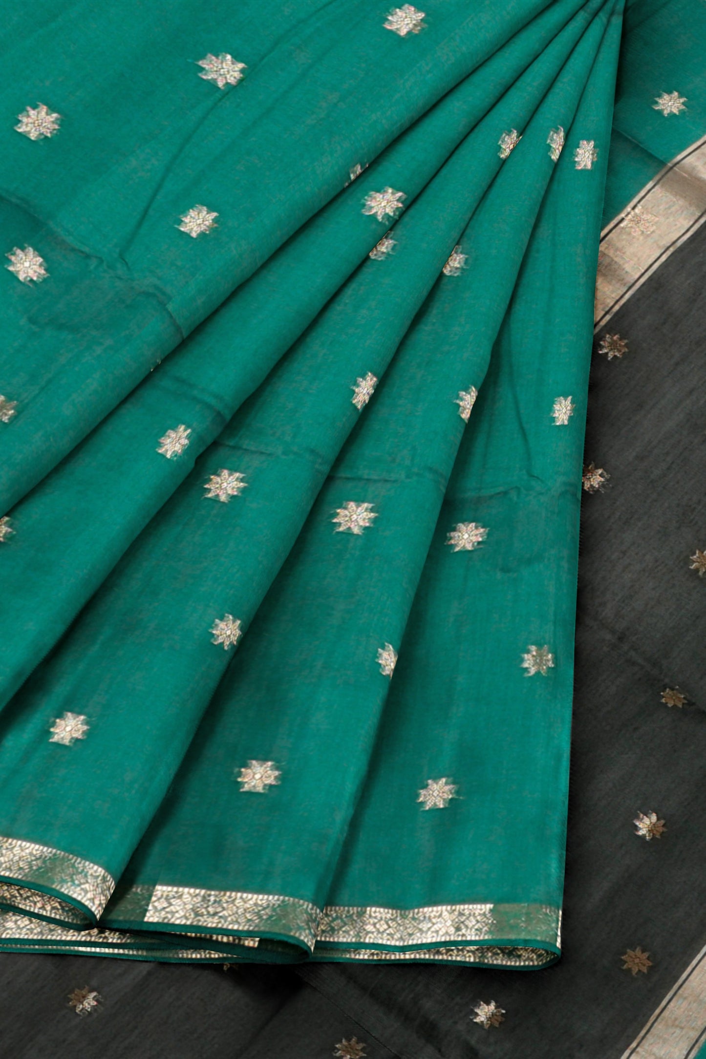 Green Semi Maheswari Cotton Sampada Puspa Butta Contrast Pallu Saree