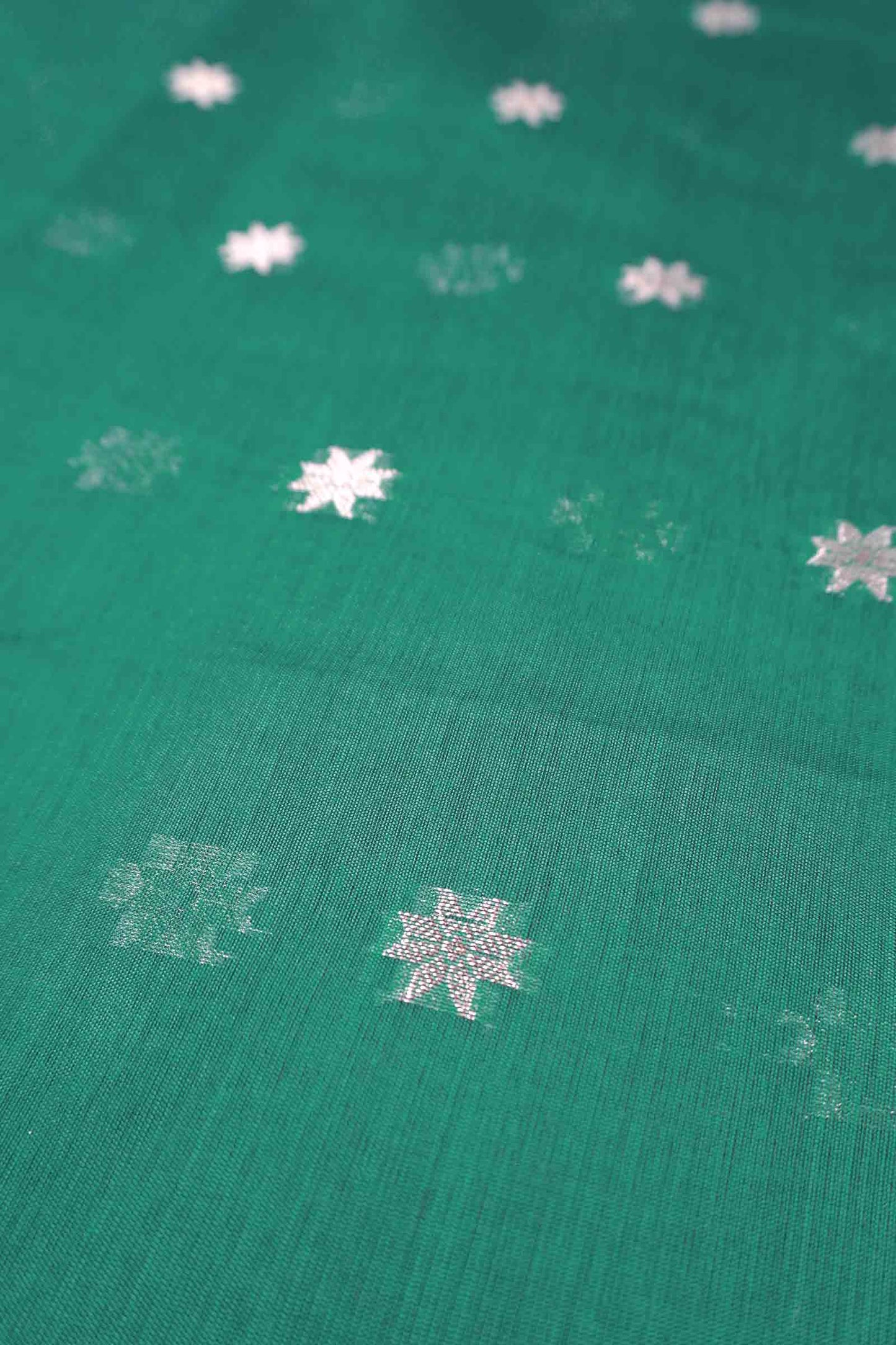 Green Semi Maheswari Cotton Sampada Puspa Butta Contrast Pallu Saree