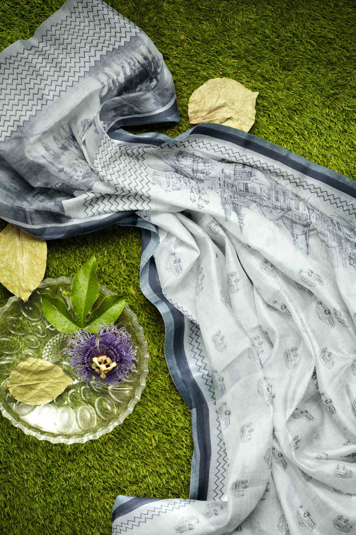 Black And White River Walk Print Saree