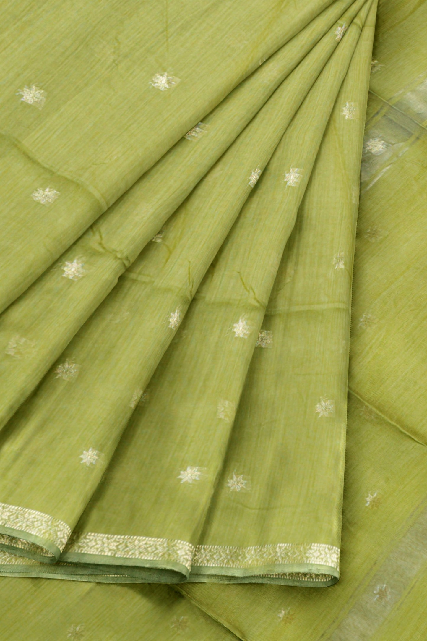 Light Olive Green Semi Maheswari Cotton Sampada Puspa Butta Contrast Pallu Saree