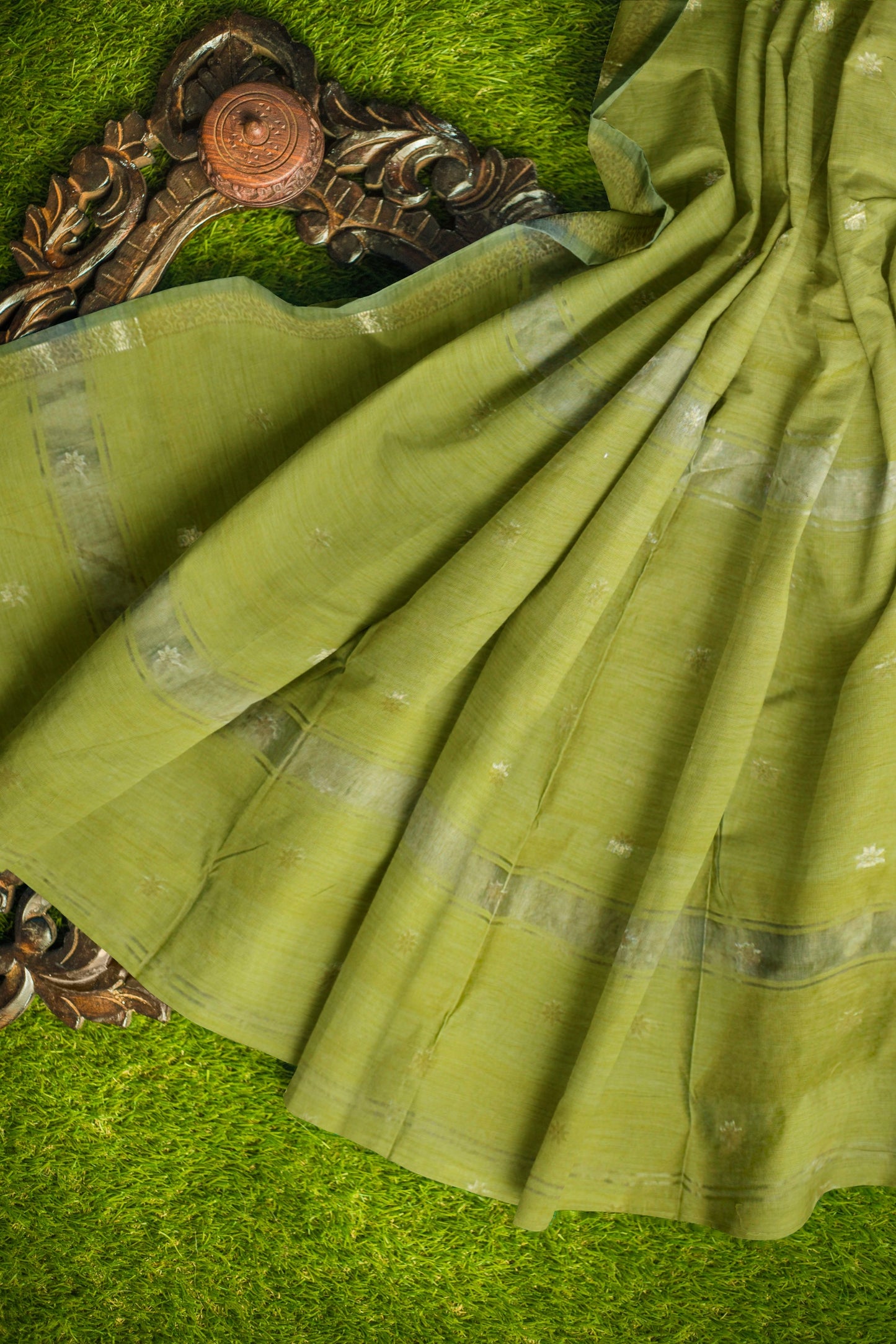 Light Olive Green Semi Maheswari Cotton Sampada Puspa Butta Contrast Pallu Saree