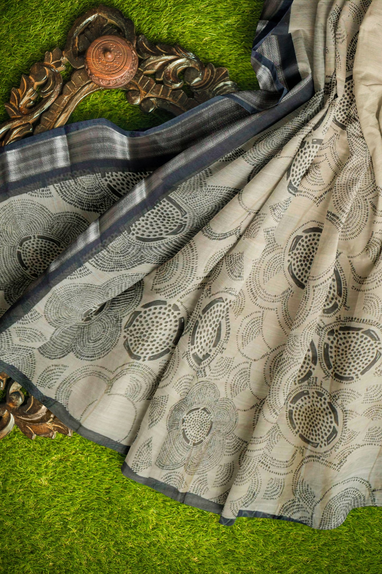 Black - Off White Printed Cotton Modern Art Floral Rings Jute Finish Saree