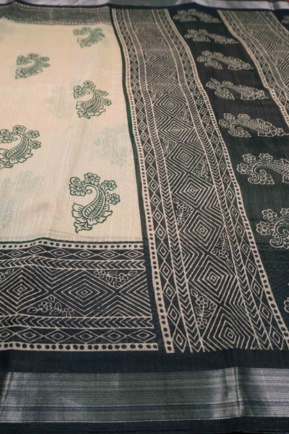 Off White- Black Printed Cotton Paisely Prints Jute Finish Saree