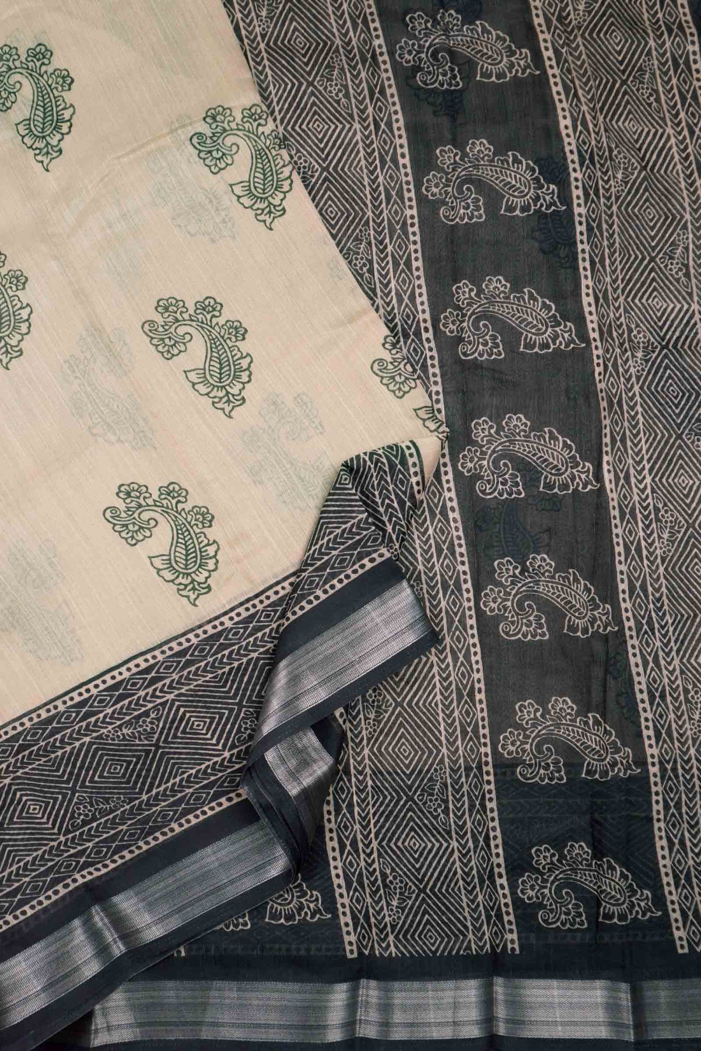 Off White- Black Printed Cotton Paisely Prints Jute Finish Saree