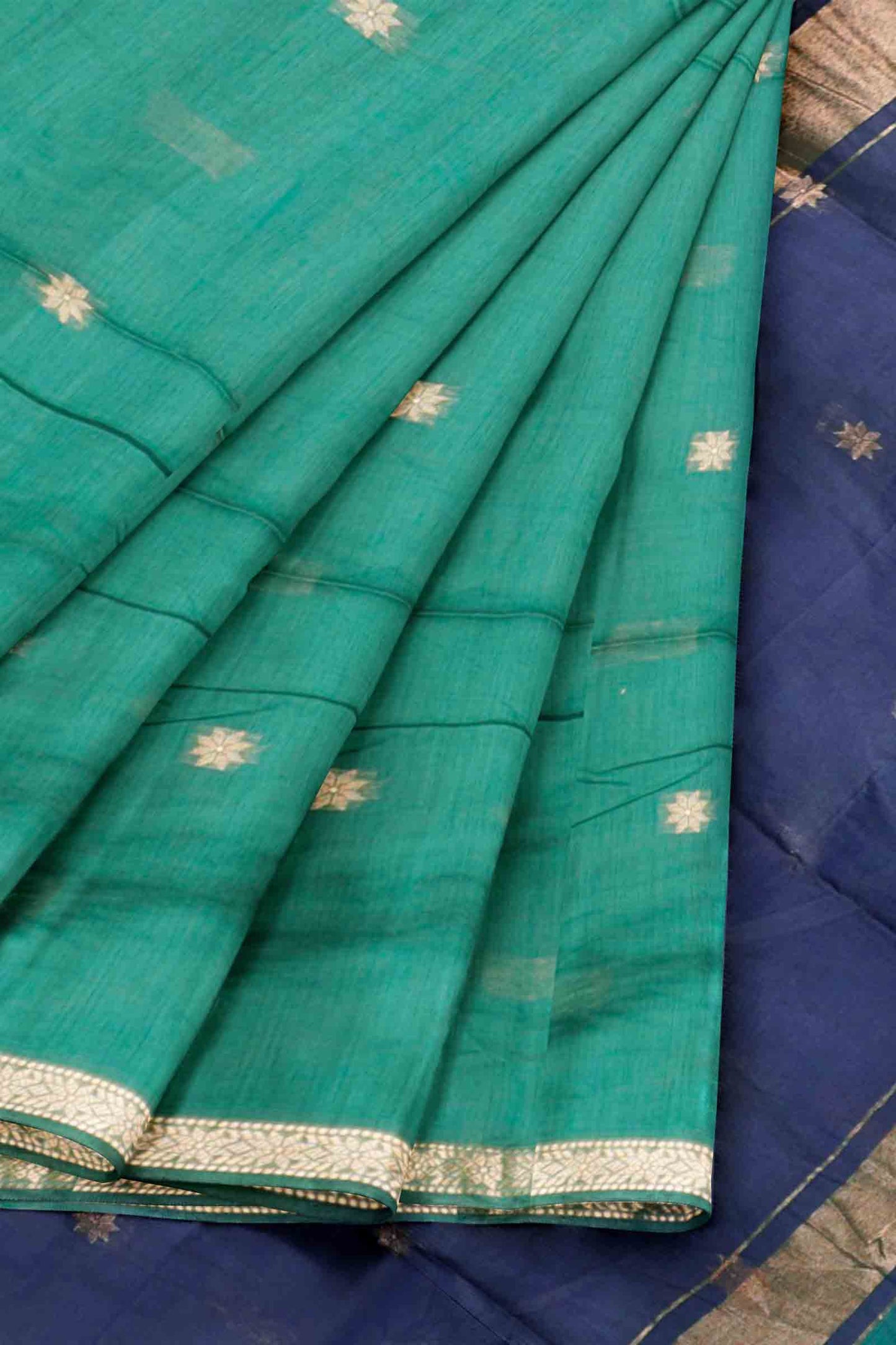 Emerald Green Semi Maheswari Cotton Small  Butta Contrast Blue Pallu Saree