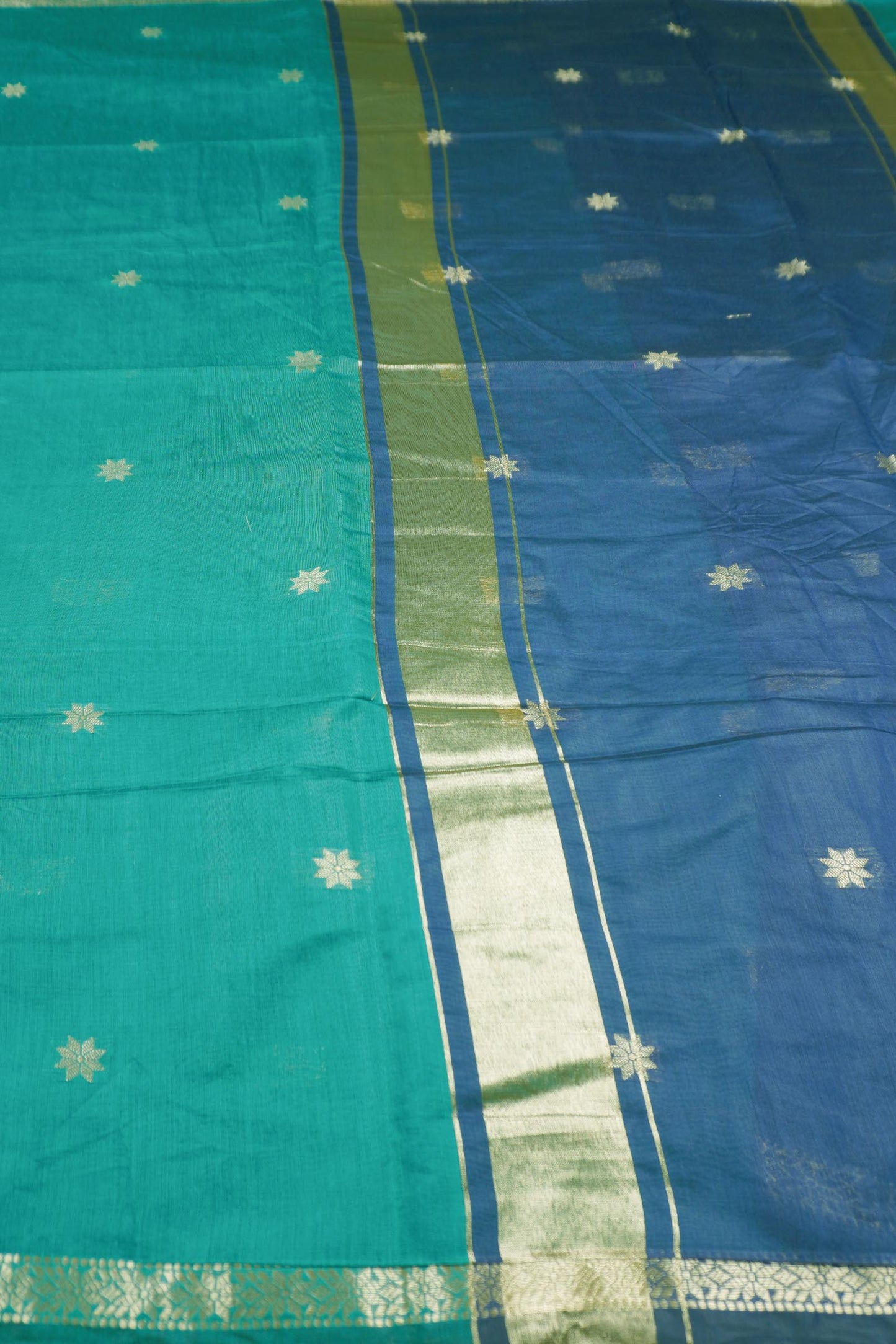 Emerald Green Semi Maheswari Cotton Small  Butta Contrast Blue Pallu Saree
