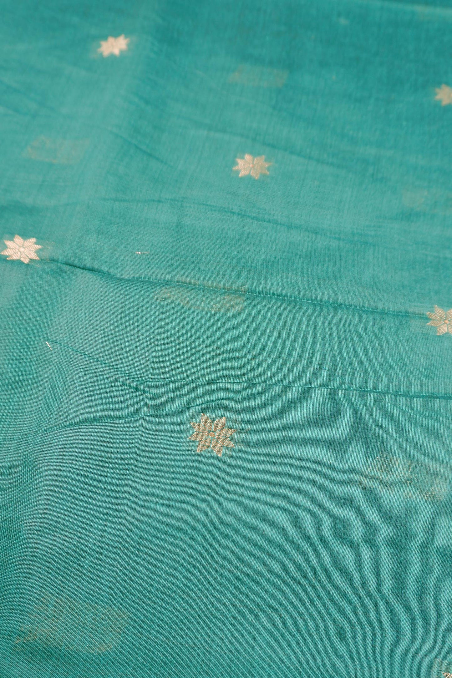 Emerald Green Semi Maheswari Cotton Small  Butta Contrast Blue Pallu Saree