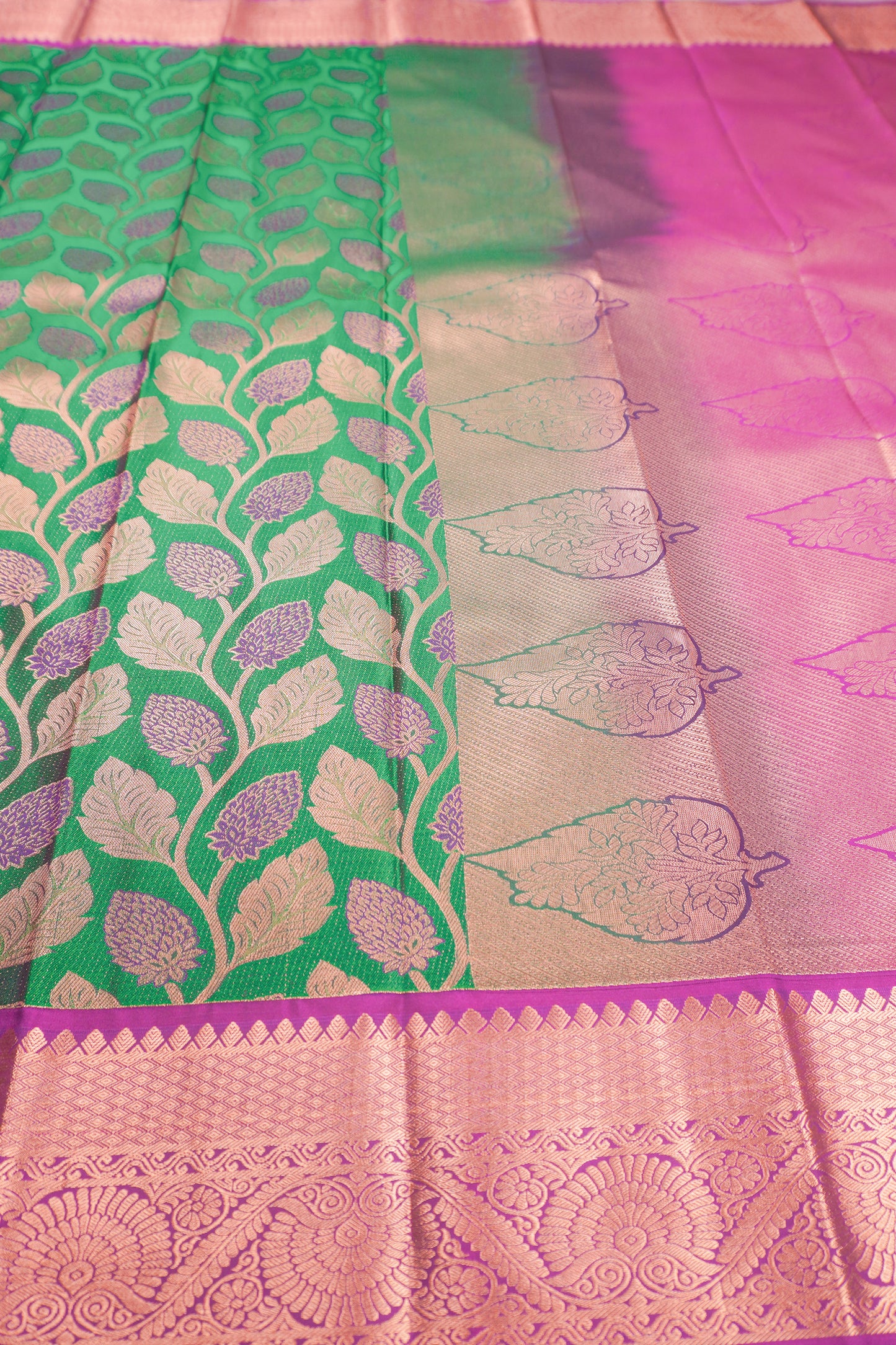 Green Semi Silk Twin Leaves Zari Border Contrast Pallu Saree