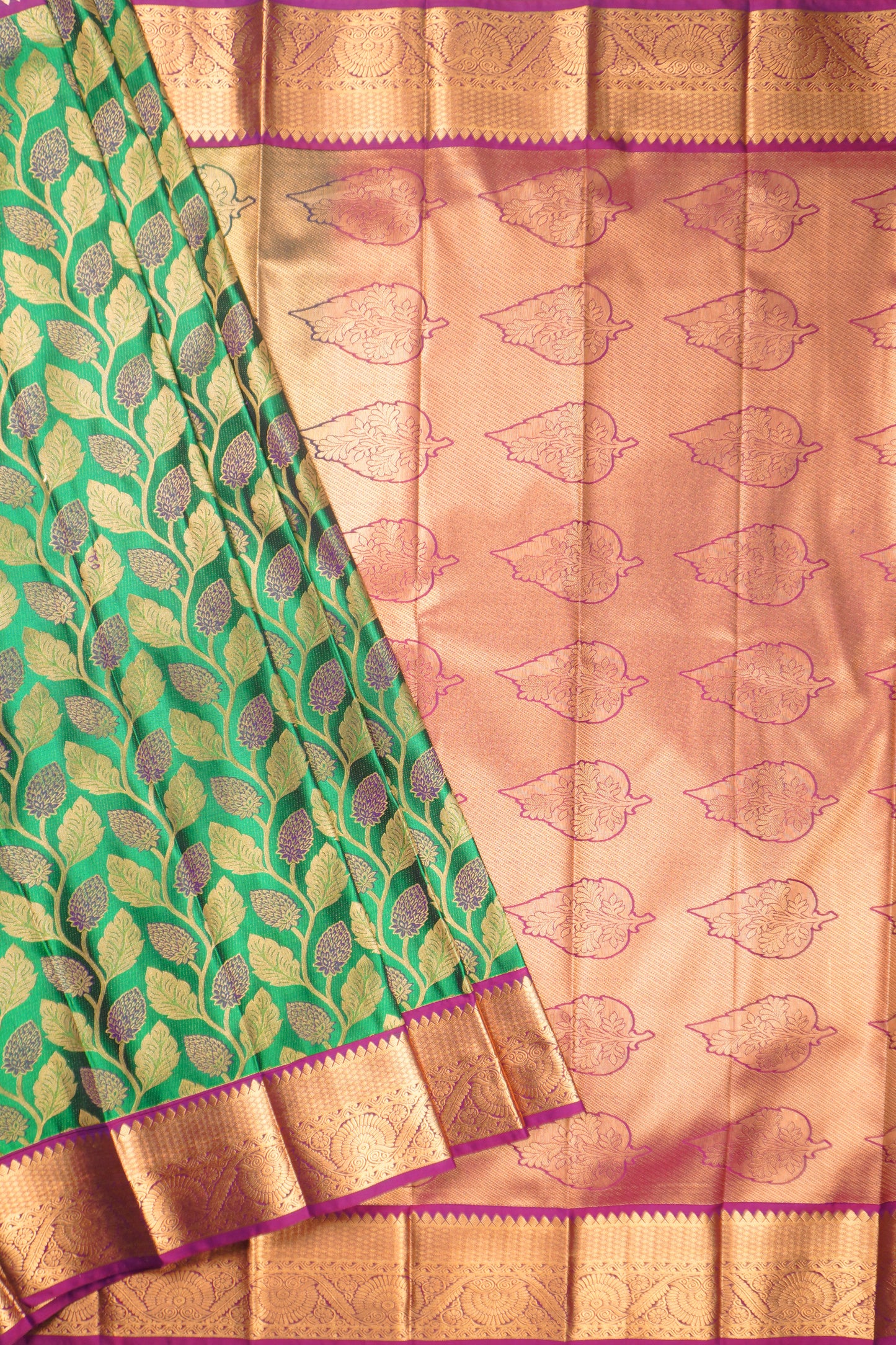 Green Semi Silk Twin Leaves Zari Border Contrast Pallu Saree