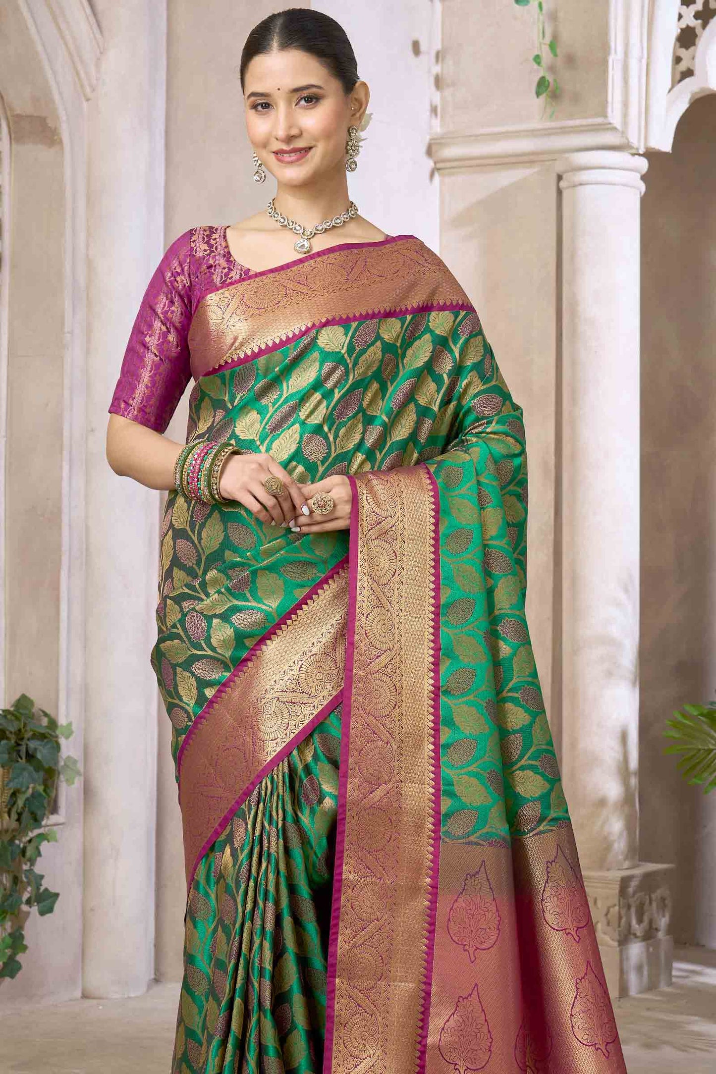 Green Semi Silk Twin Leaves Zari Border Contrast Pallu Saree