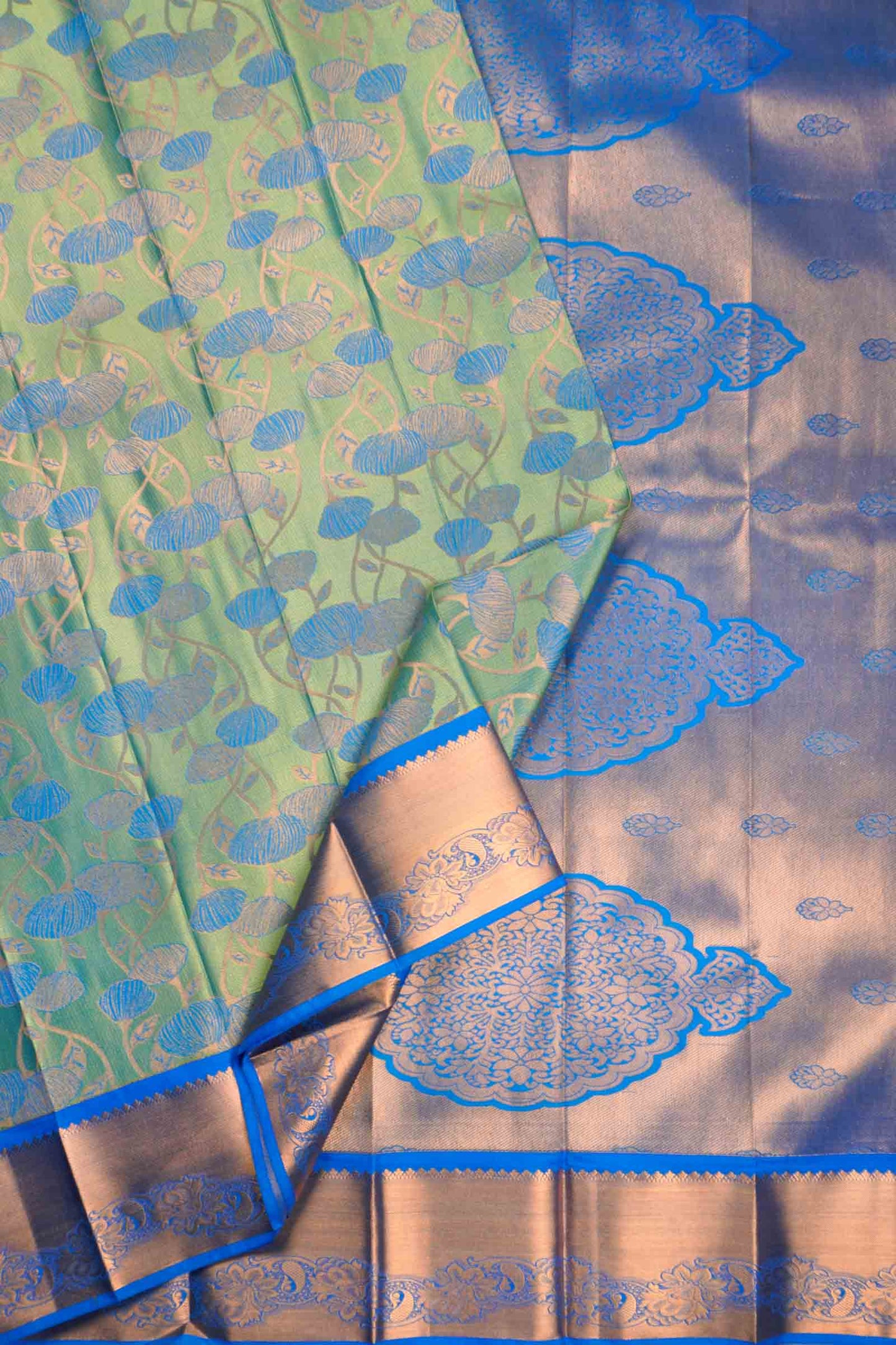 Green Semi Silk Contrast Blue Floral Vines Rich Pallu Saree
