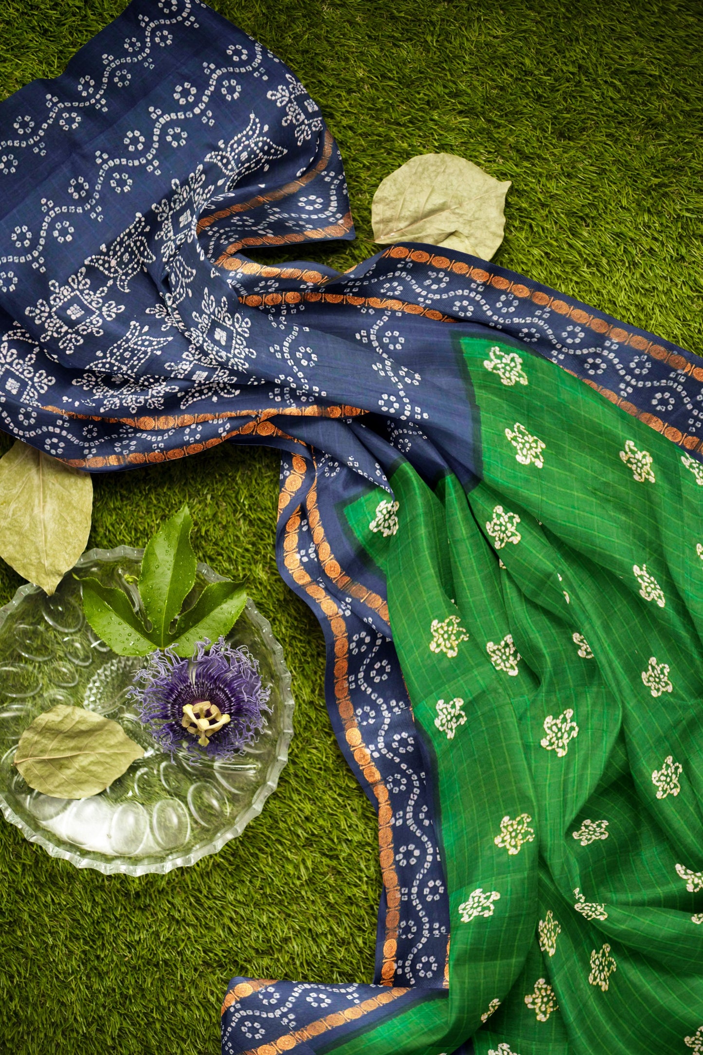 Green Pure Sungudi Self Checks Contrast Border Saree