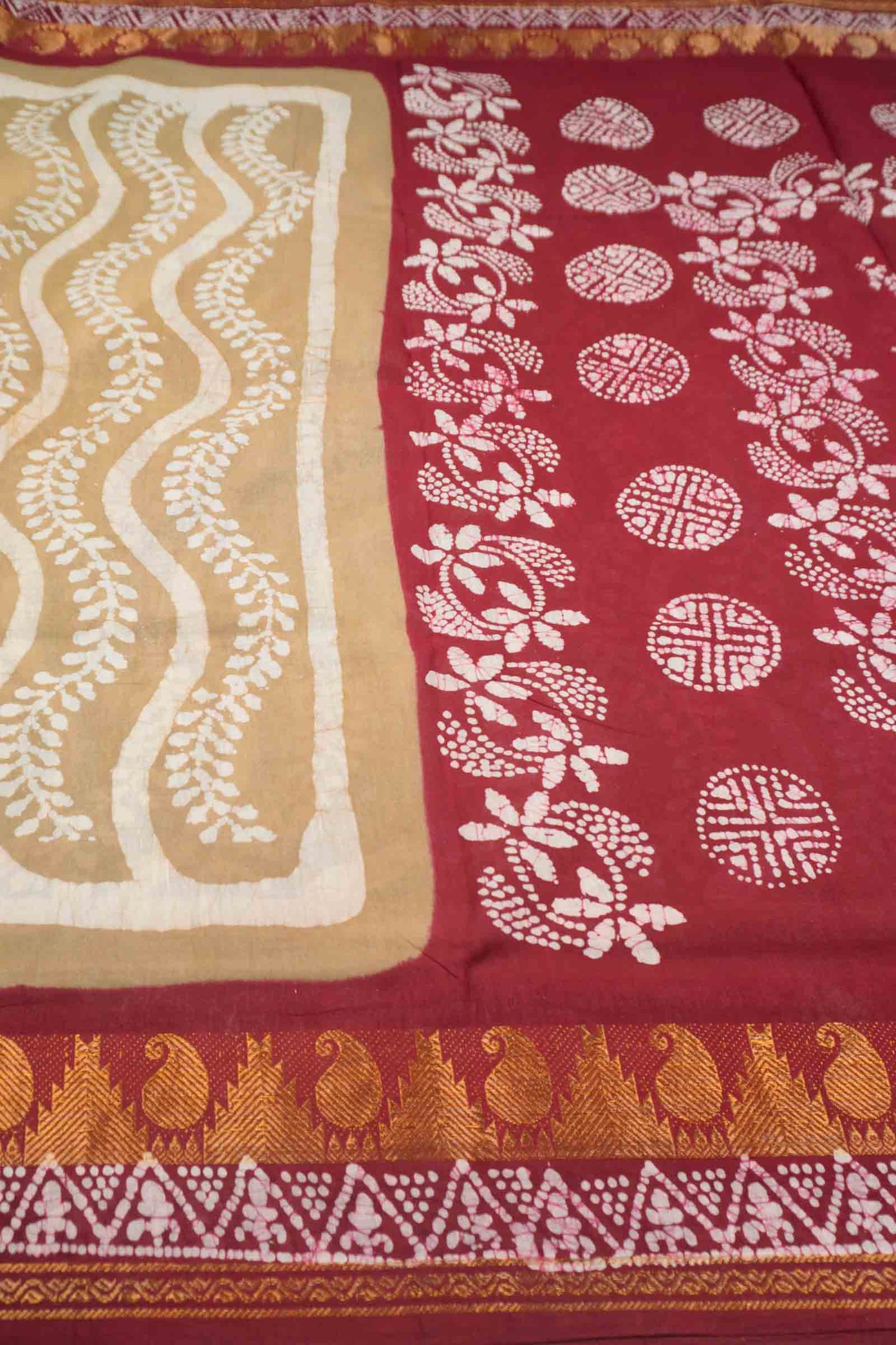 Sandal  Pure Sungudi Cotton Contrast Red Border Saree