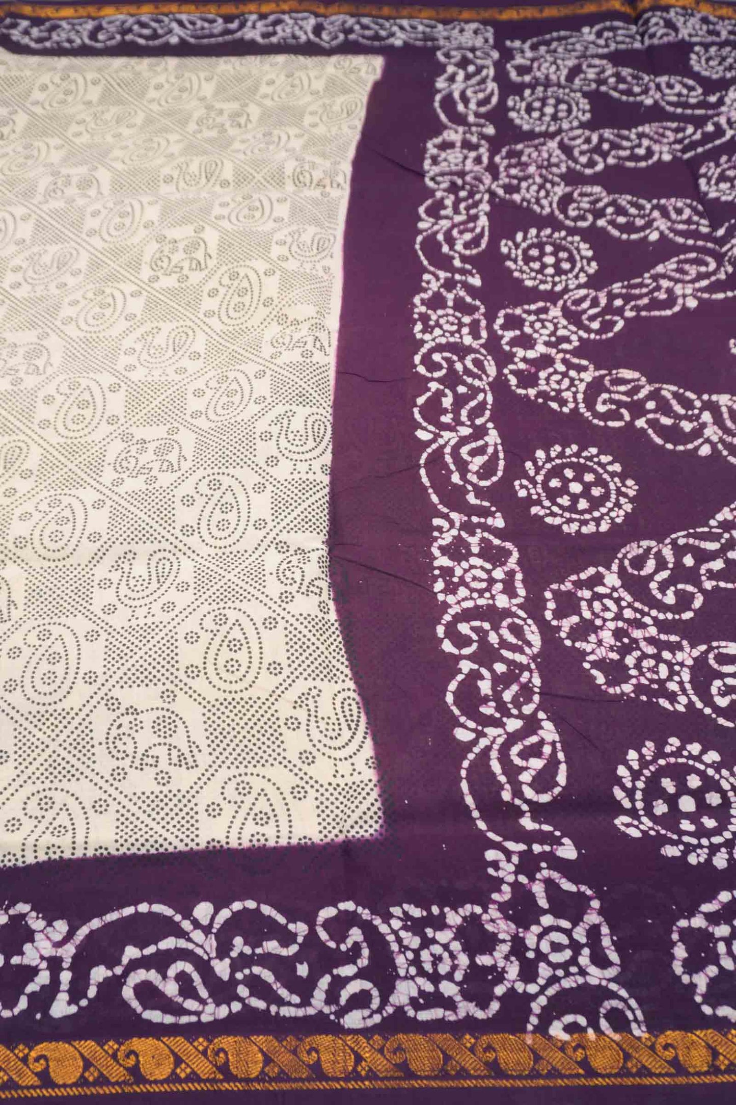 Off White Pure Sungudi Cotton Fancy Dotted Prints Contrast Purple Border Saree