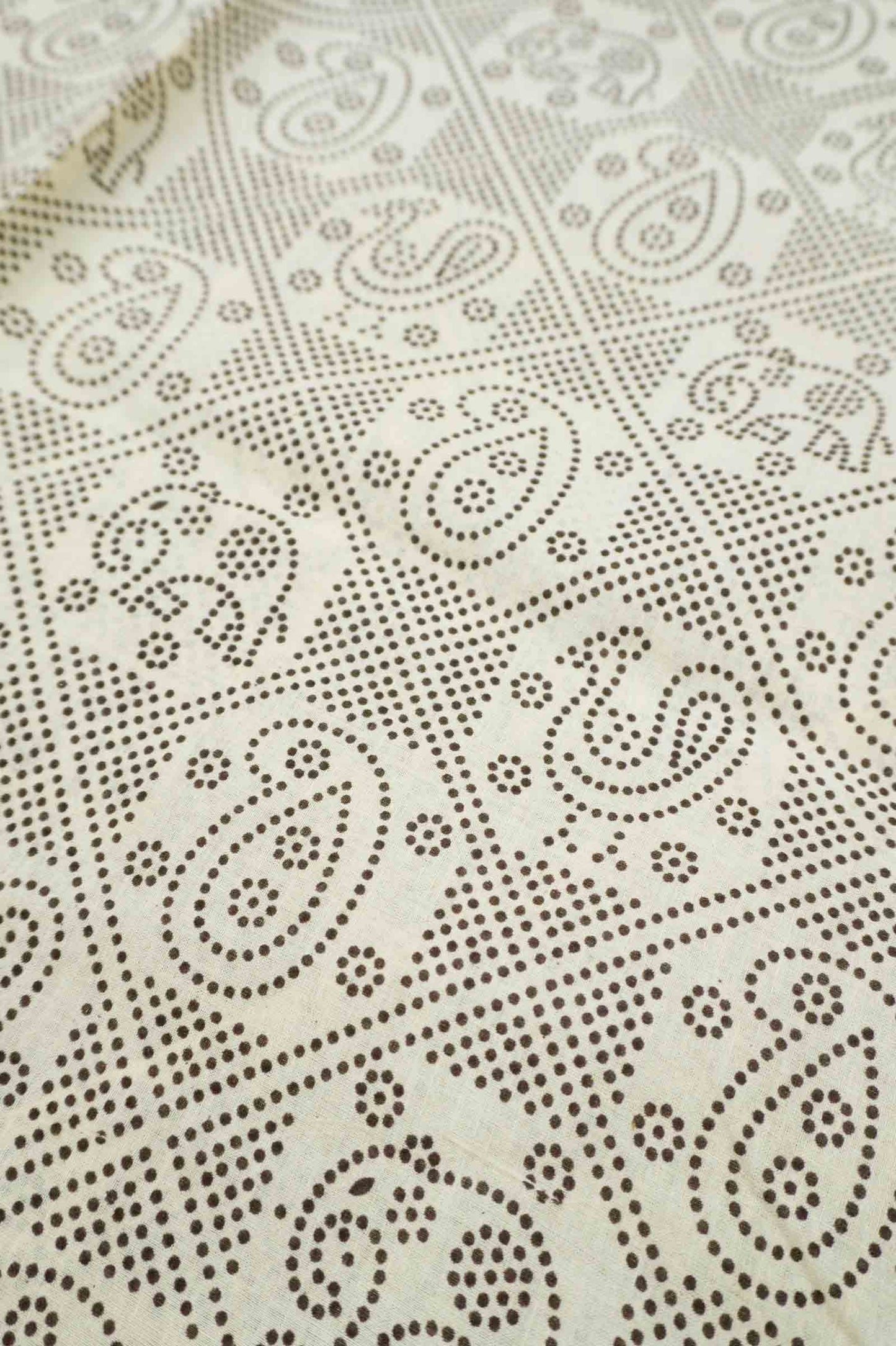 Off White Pure Sungudi Cotton Fancy Dotted Prints Contrast Purple Border Saree