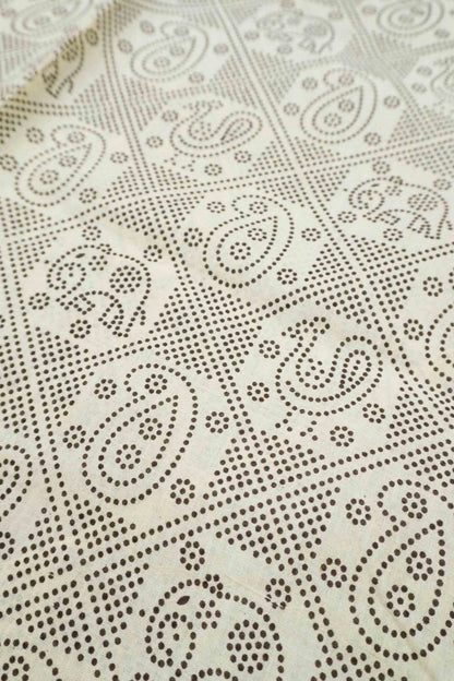 Off White Pure Sungudi Cotton Fancy Dotted Prints Contrast Purple Border Saree