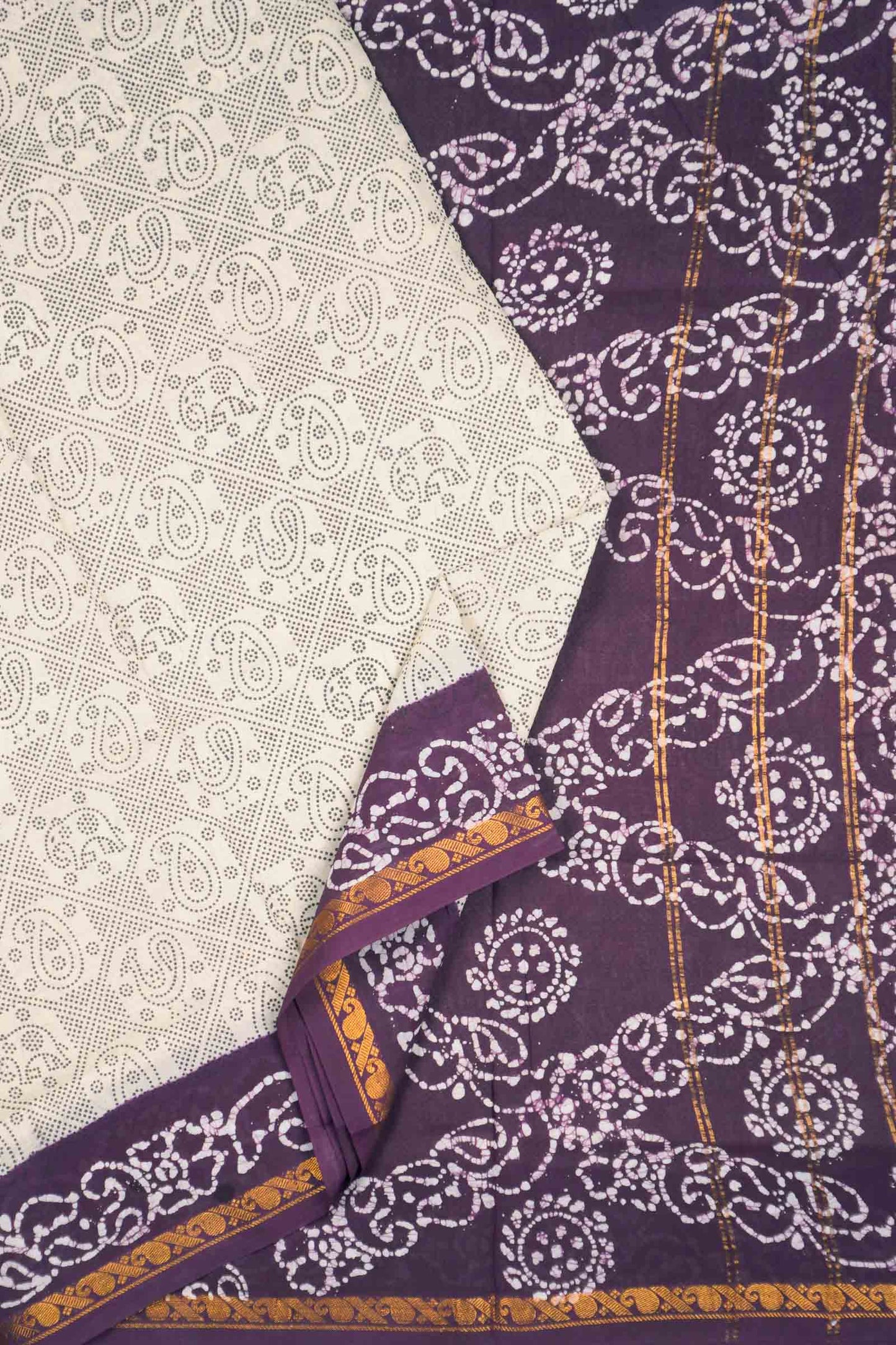 Off White Pure Sungudi Cotton Fancy Dotted Prints Contrast Purple Border Saree