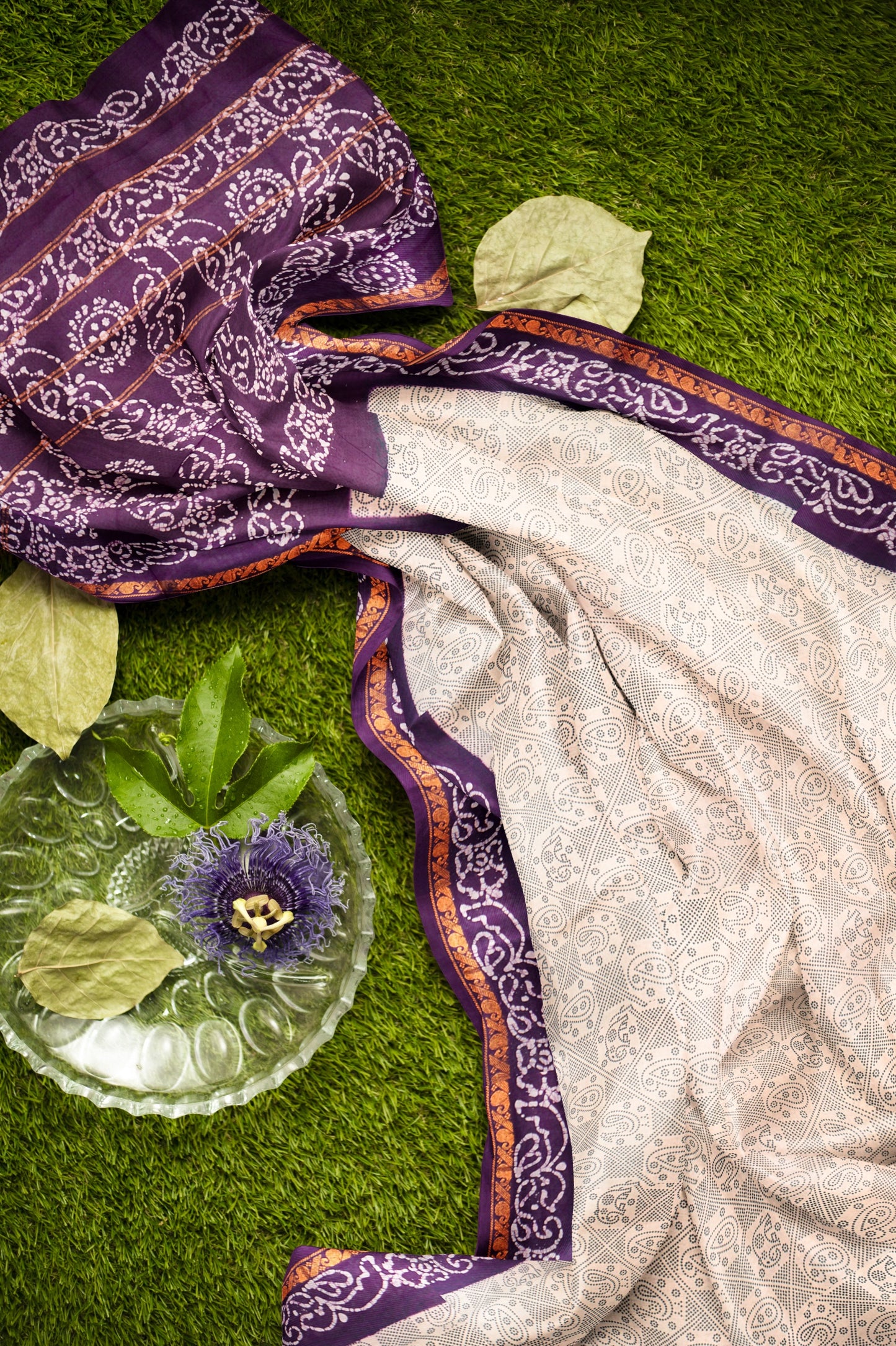 Off White Pure Sungudi Cotton Fancy Dotted Prints Contrast Purple Border Saree