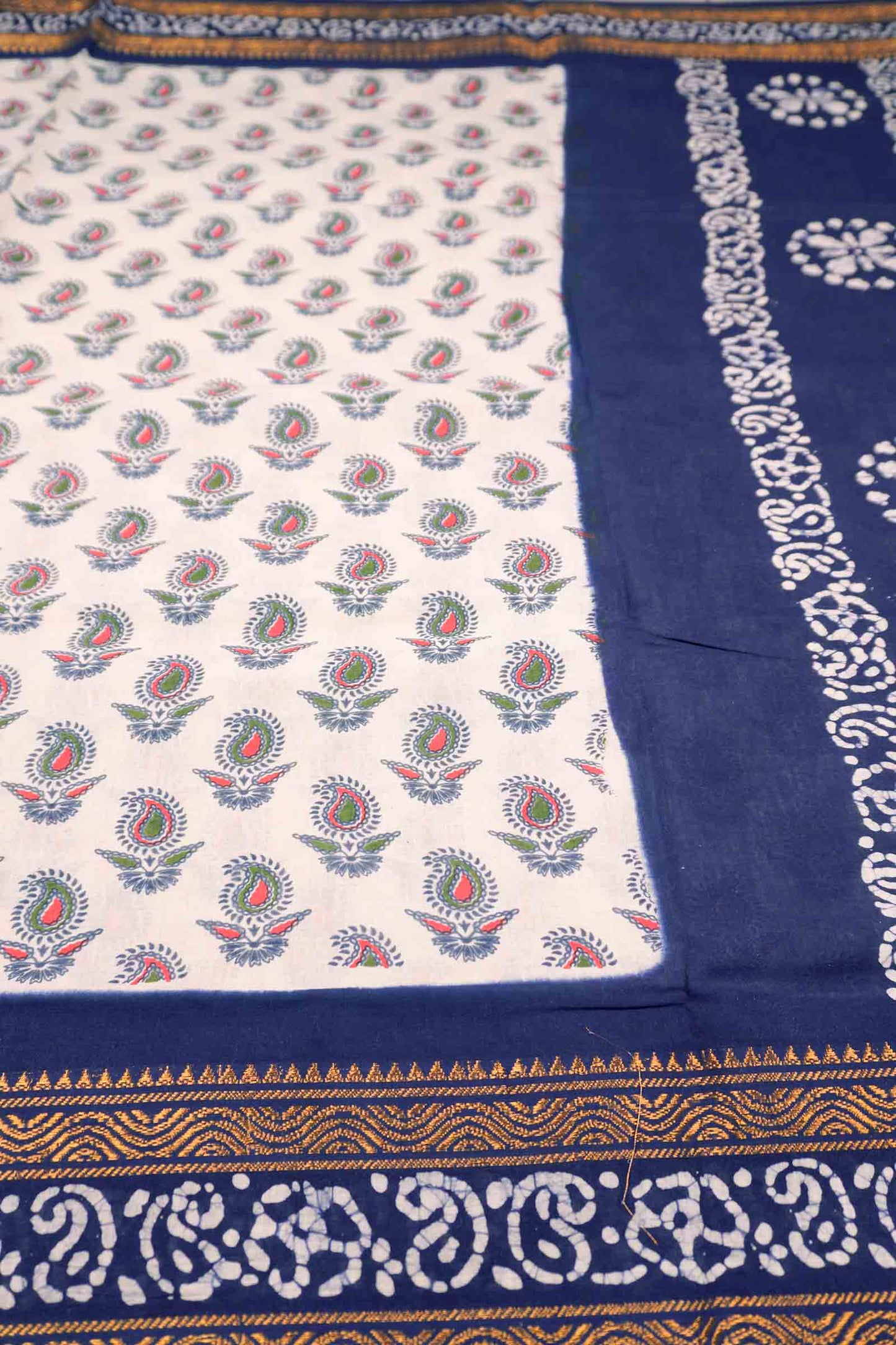 Off White Pure Sungudi Cotton Paisely Print Kolam Pallu Saree