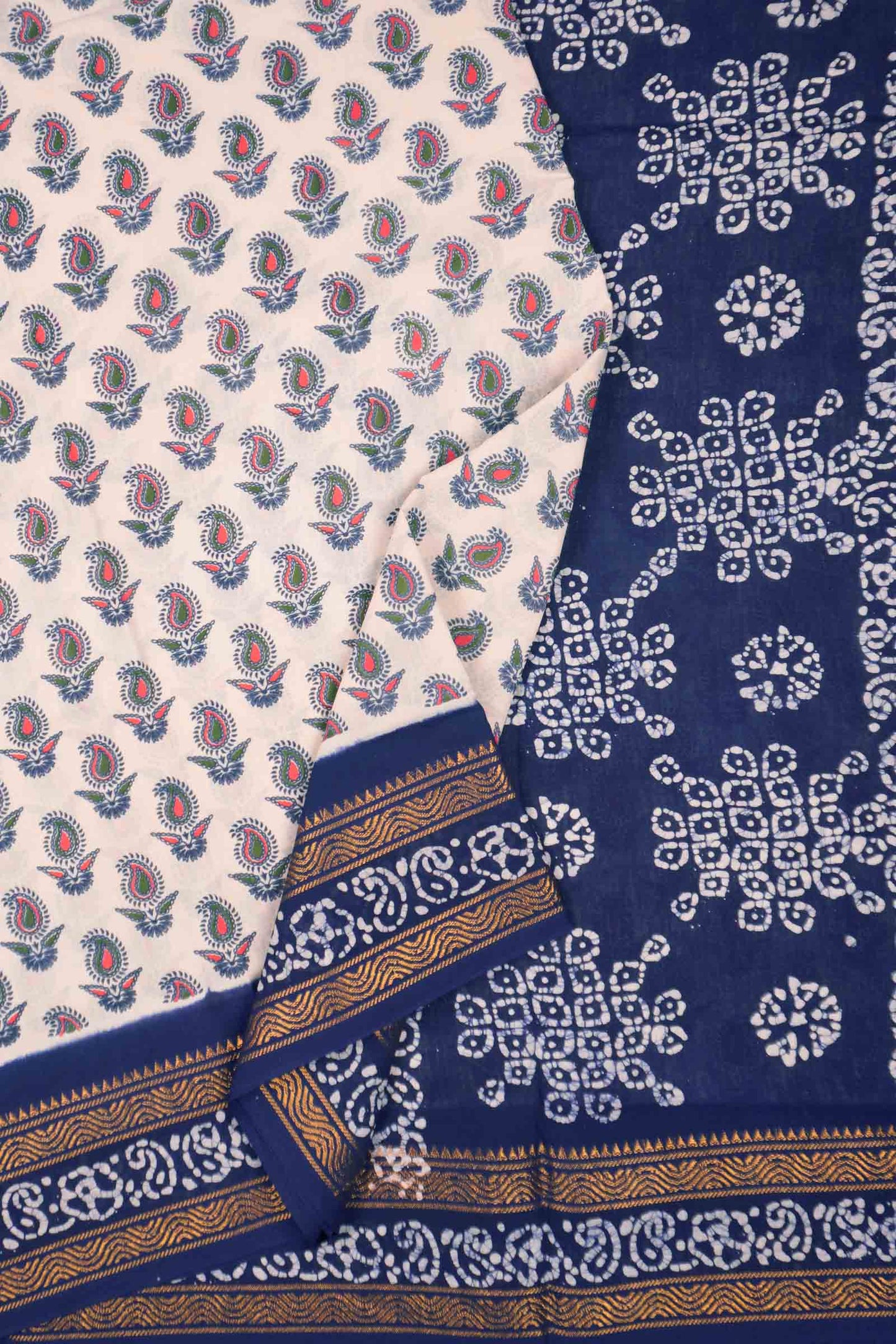 Off White Pure Sungudi Cotton Paisely Print Kolam Pallu Saree