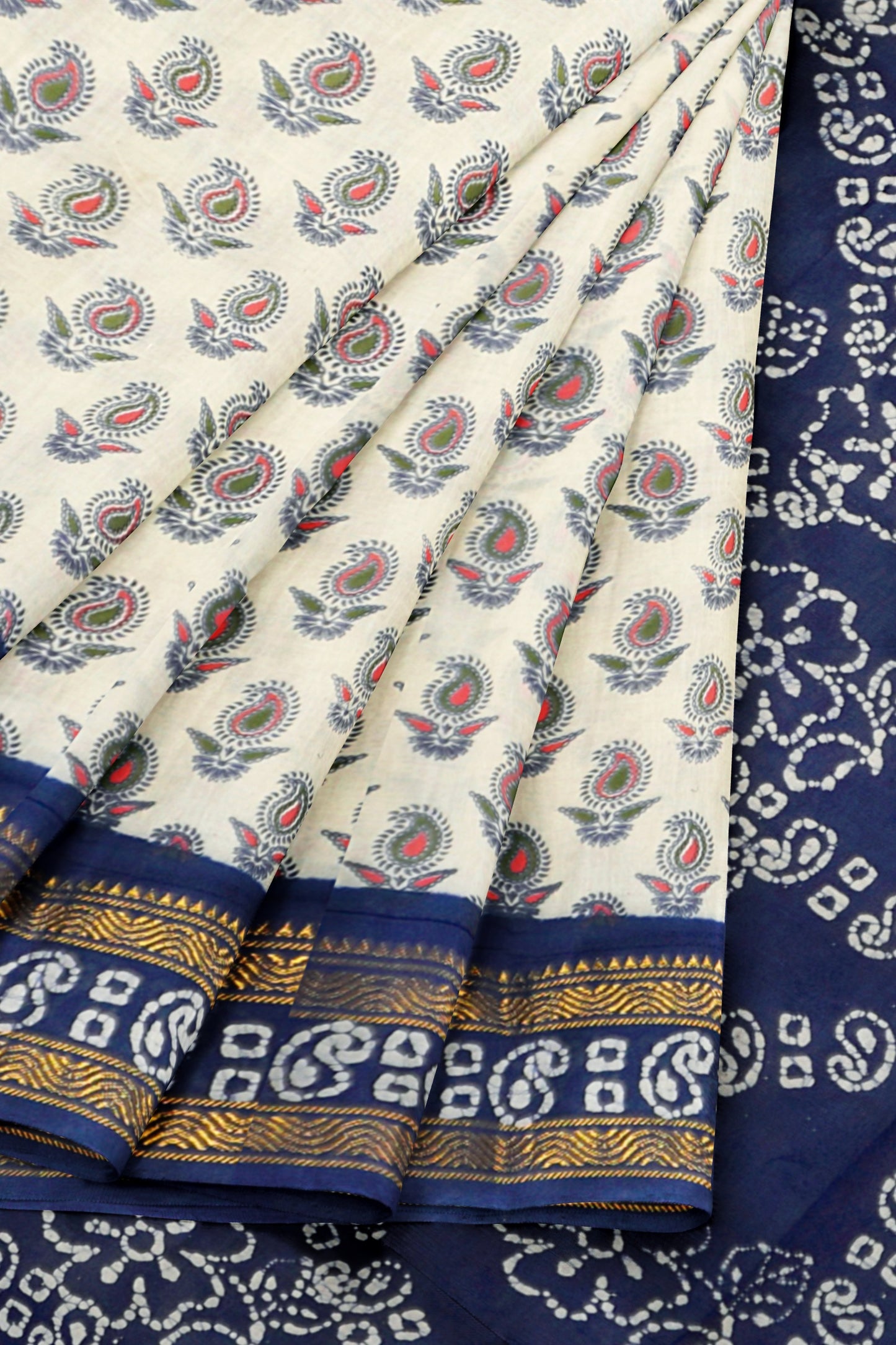 Off White Pure Sungudi Cotton Paisely Print Kolam Pallu Saree