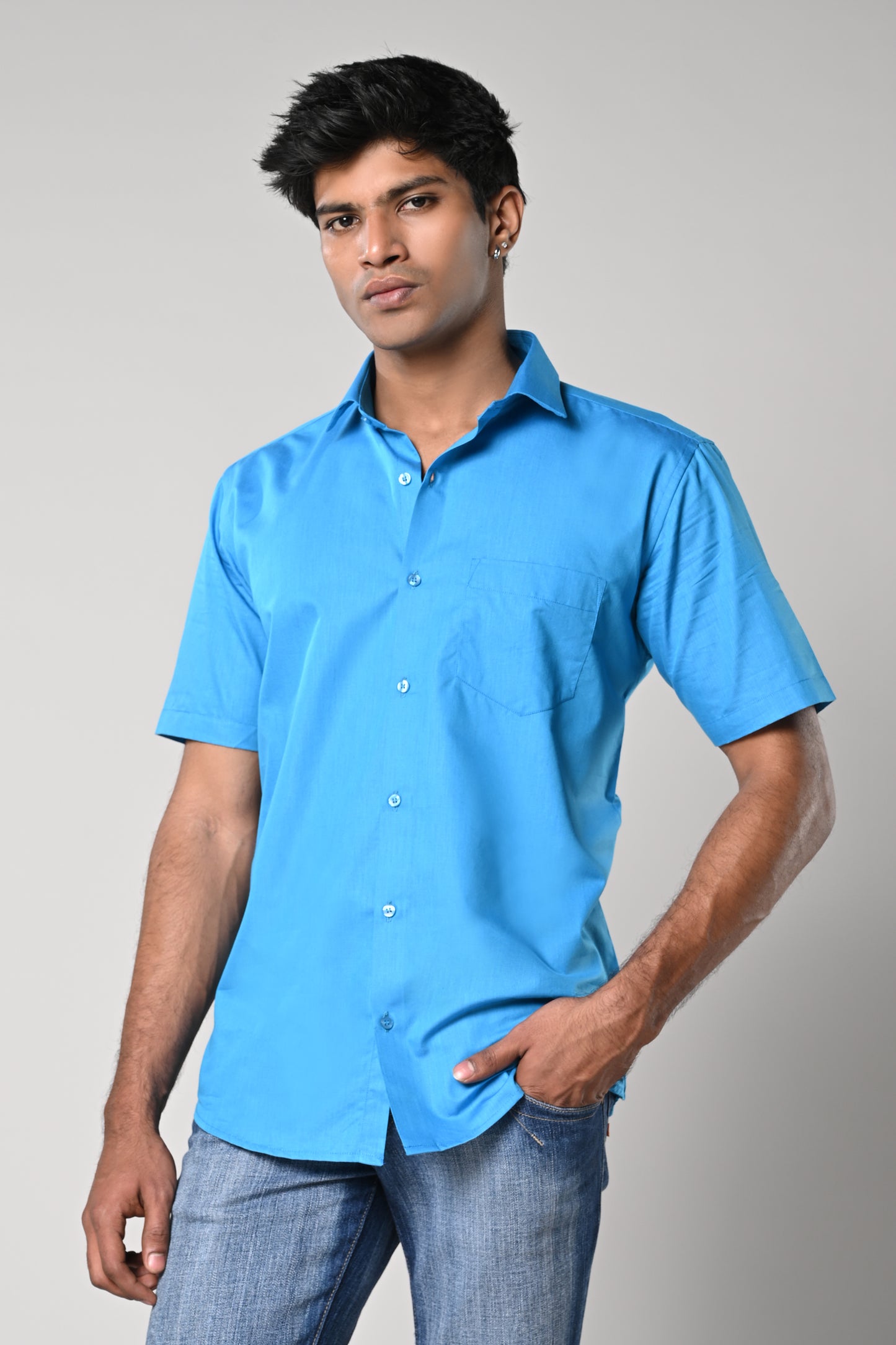Sky blue Men’s solid plain half sleeve formal cotton shirt