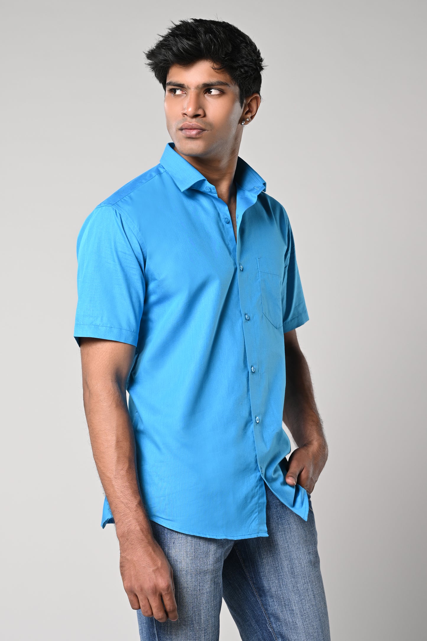 Sky blue Men’s solid plain half sleeve formal cotton shirt