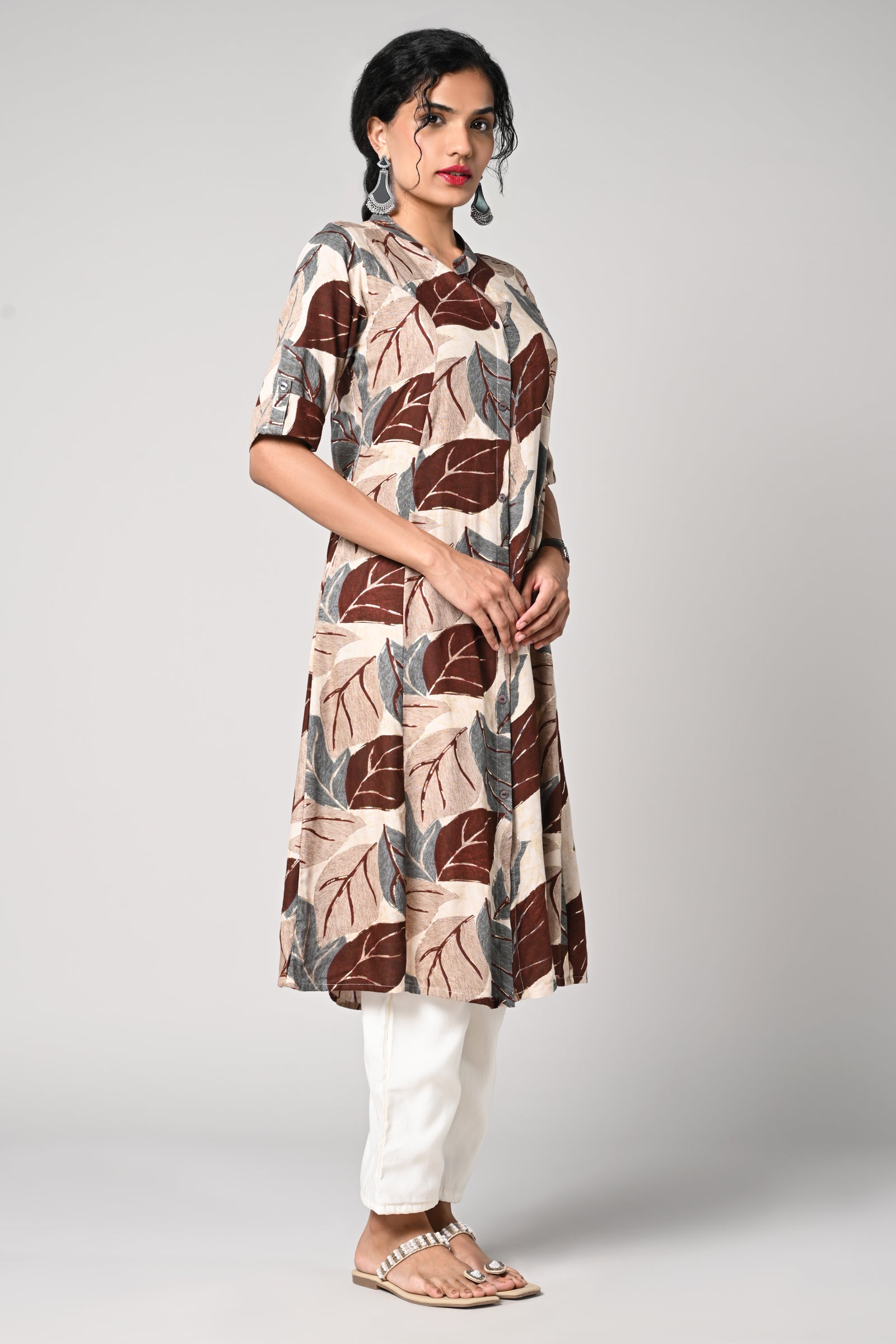 floral printed kurti ,
aline cut &amp; elbow sleeves,
close round neck.