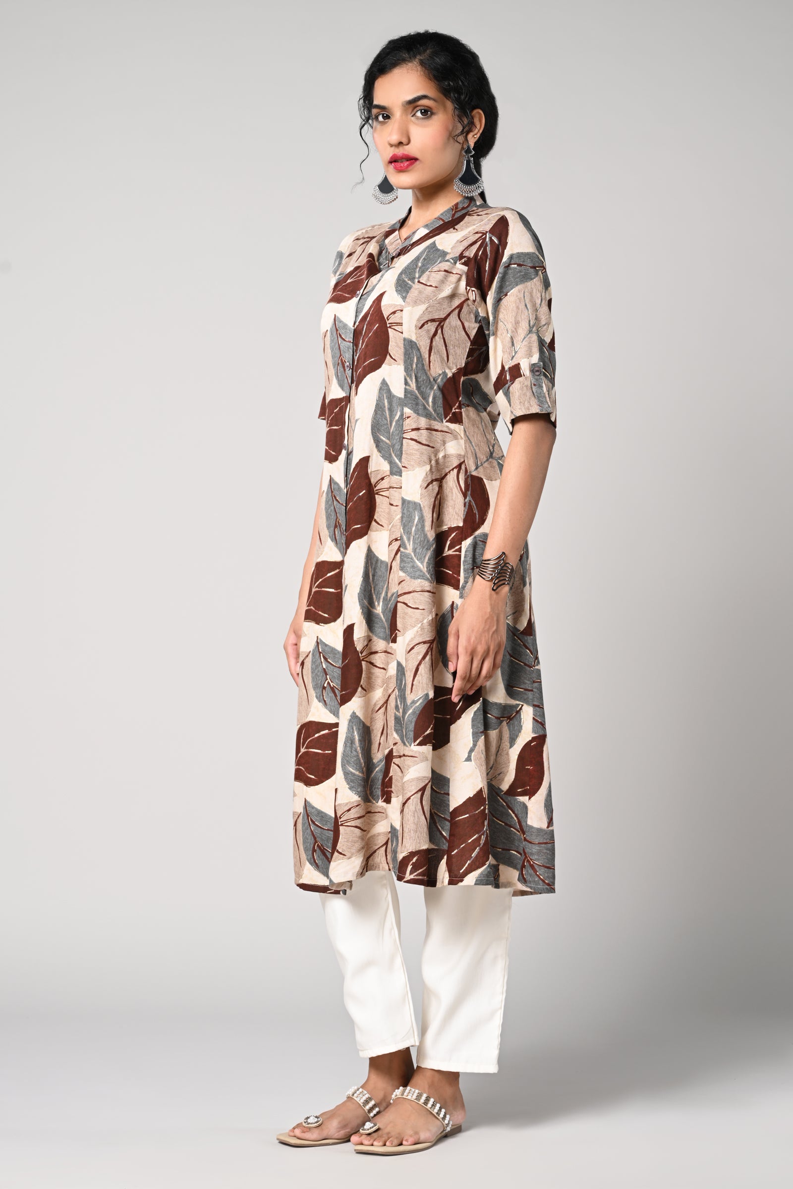 floral printed kurti ,
aline cut &amp; elbow sleeves,
close round neck.