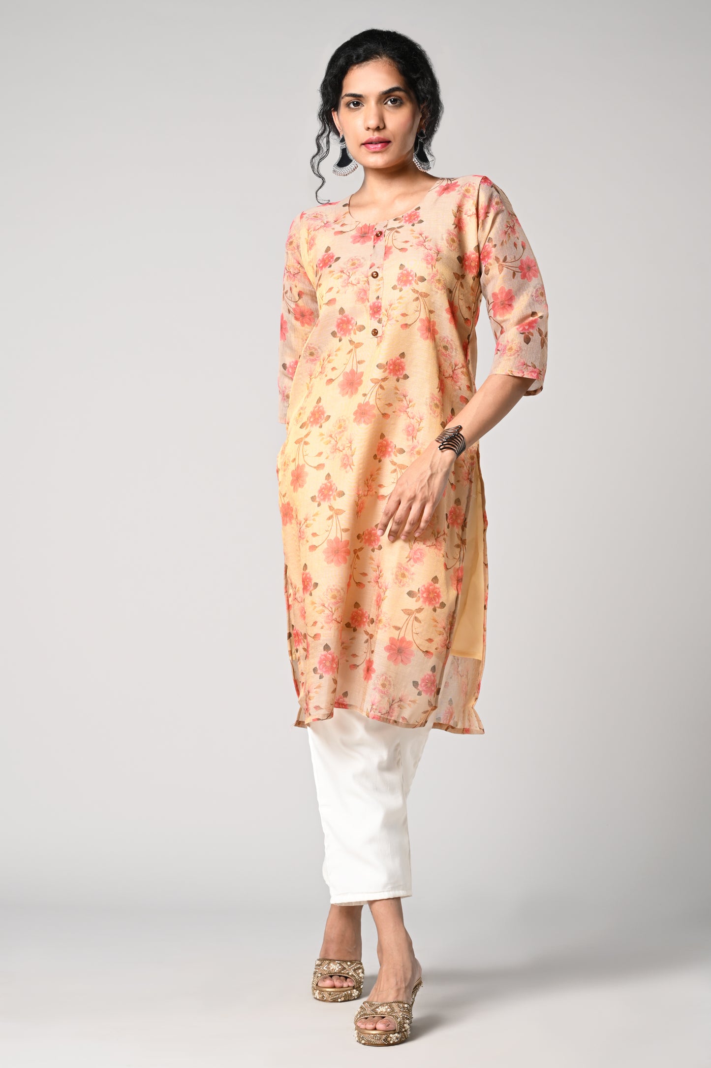 straight top,
floral prints all over the body,
round neck &amp; 3/4 sleeves,
shimmer material.