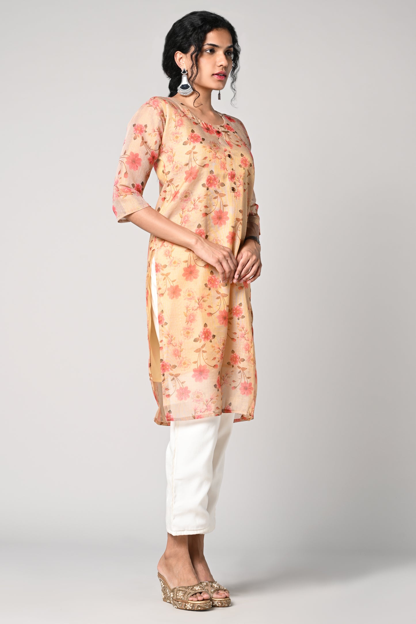 straight top,
floral prints all over the body,
round neck &amp; 3/4 sleeves,
shimmer material.