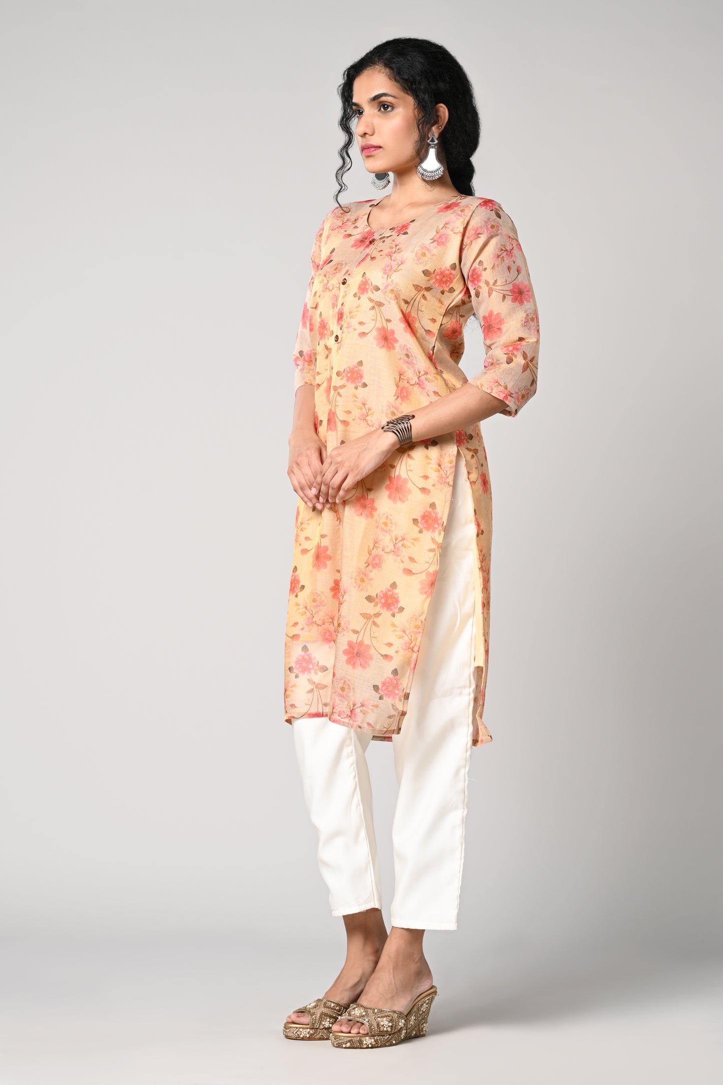 straight top,
floral prints all over the body,
round neck &amp; 3/4 sleeves,
shimmer material.