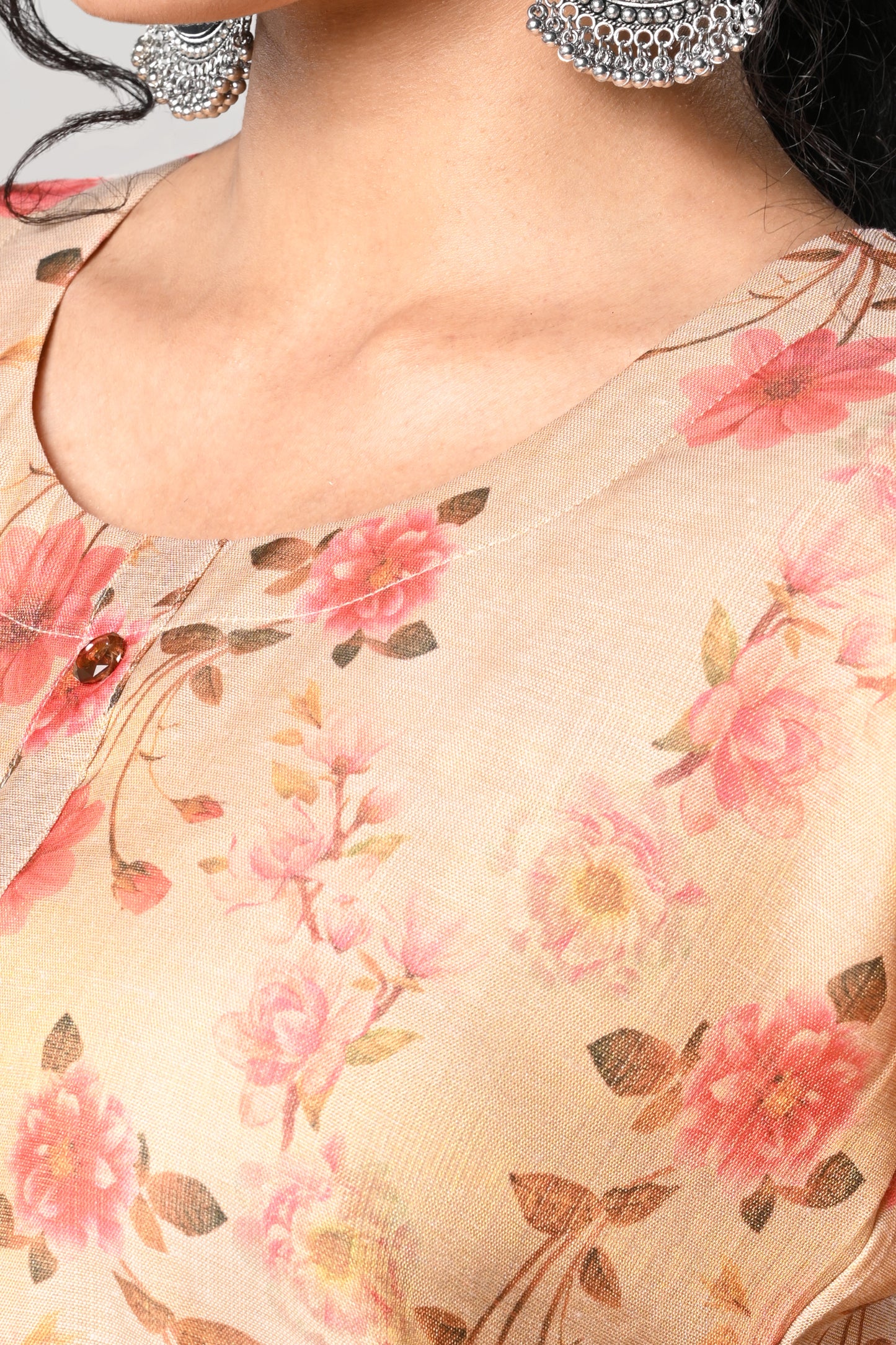 straight top,
floral prints all over the body,
round neck &amp; 3/4 sleeves,
shimmer material.